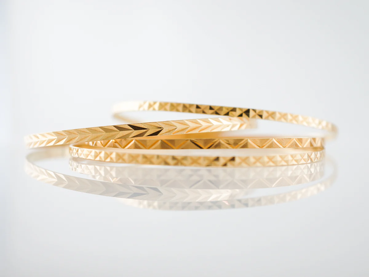 Bracelet Engraved Bangles Modern in 18k Yellow Gold