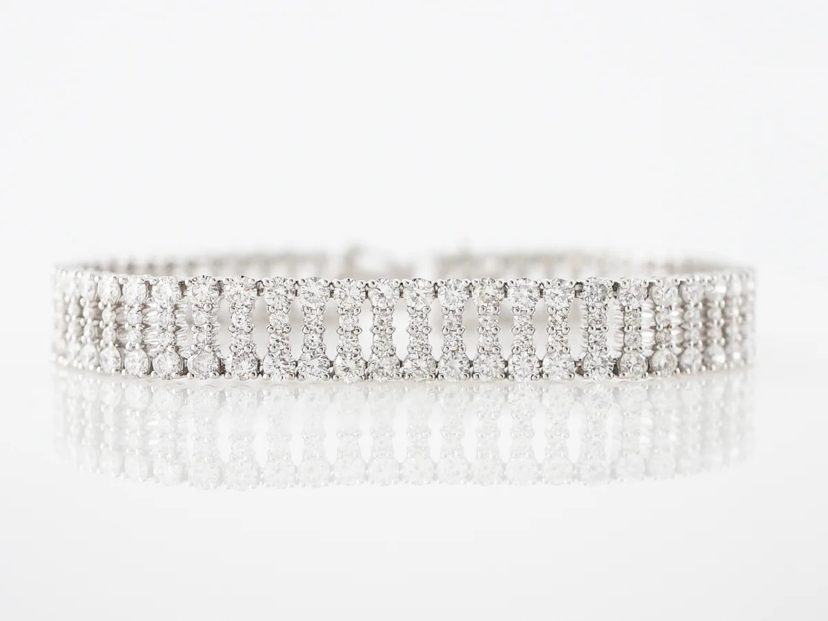 **RTV 1/17/19**Bracelet Modern 14.75 Round Brilliant Cut Diamonds in 18k White Gold