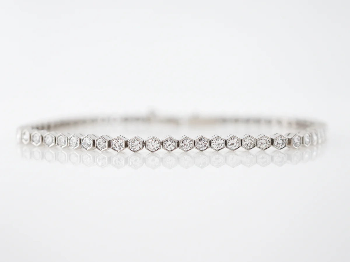 **RTV**Bracelet Modern 3.24 Round Brilliant Cut Diamonds in Platinum