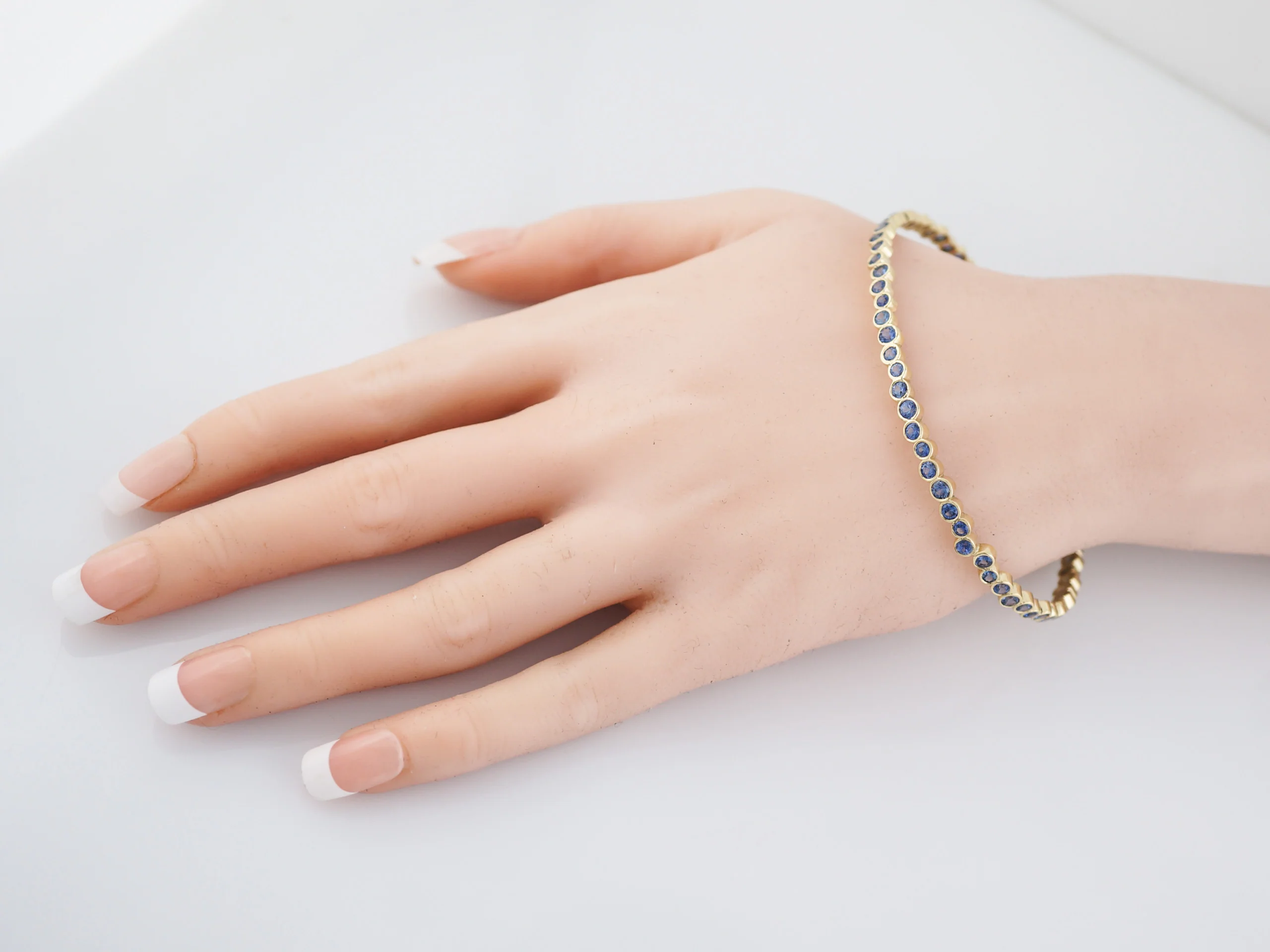 Bracelet Modern 7.17 Round Cut Sapphire in 18K Yellow Gold - Image 4