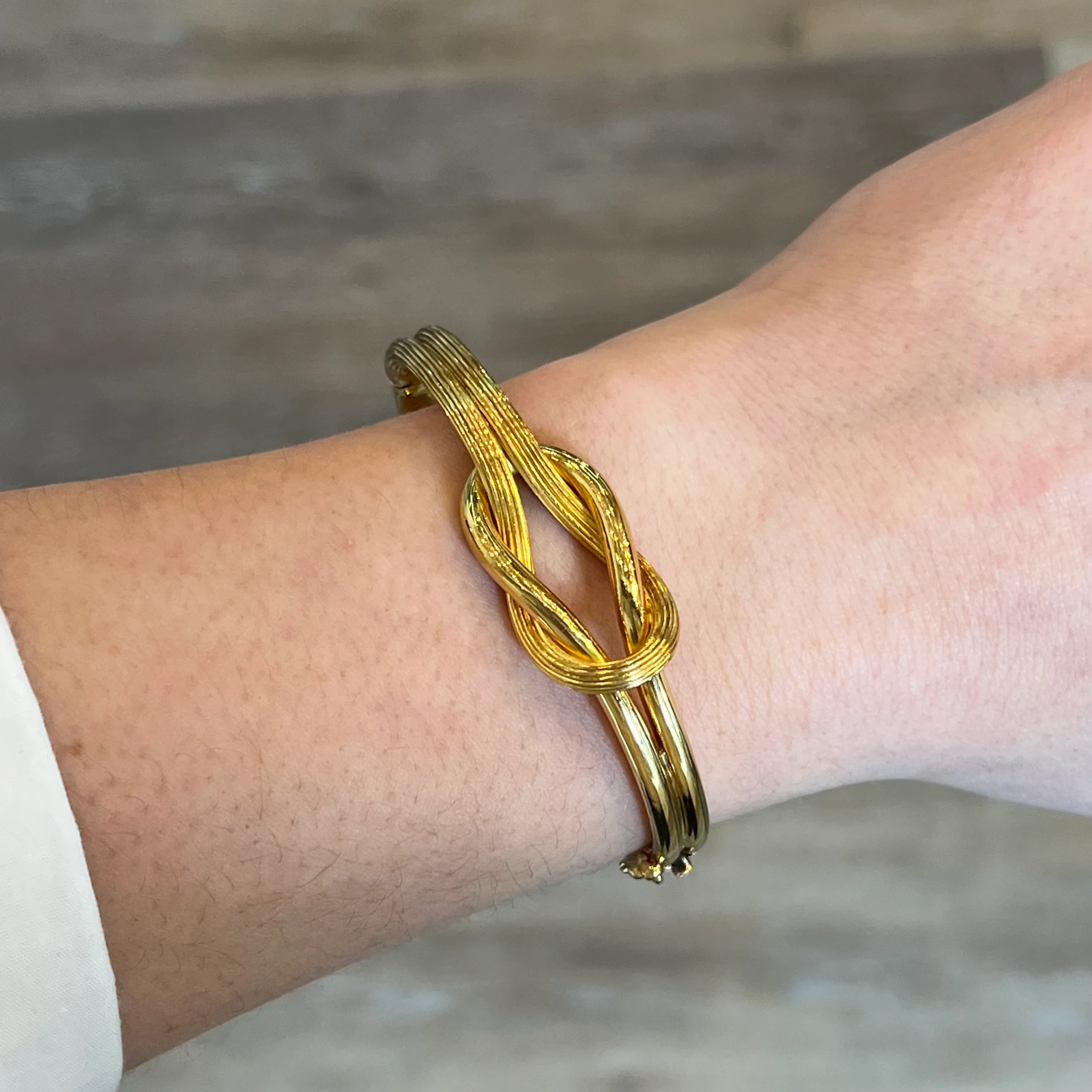 Knot Bangle Bracelet in 18k Yellow Gold - Image 4