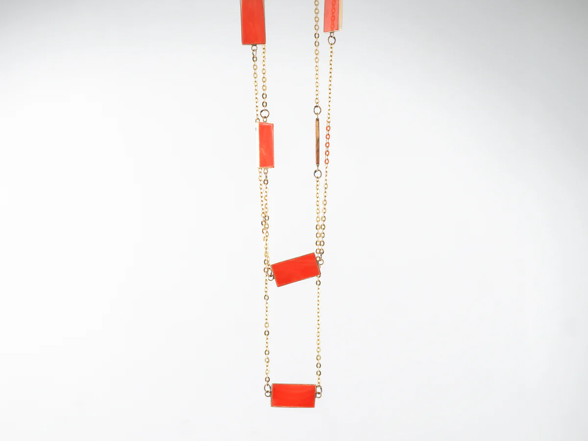 Cabochon Cut Coral Necklace in 14k Yellow Gold - Image 4