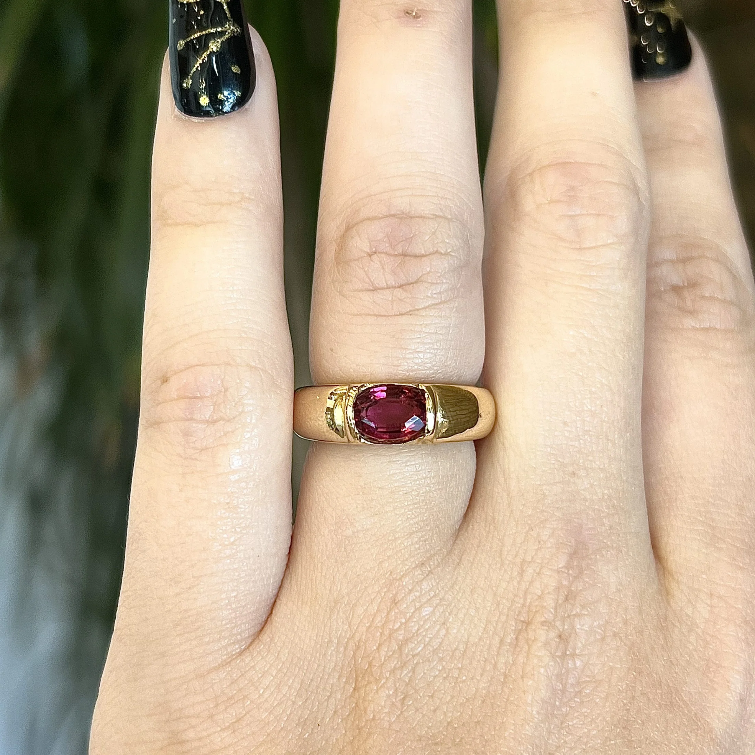 Chaumet Oval Cut Pink Tourmaline Ring in 18k Yellow Gold - Image 6