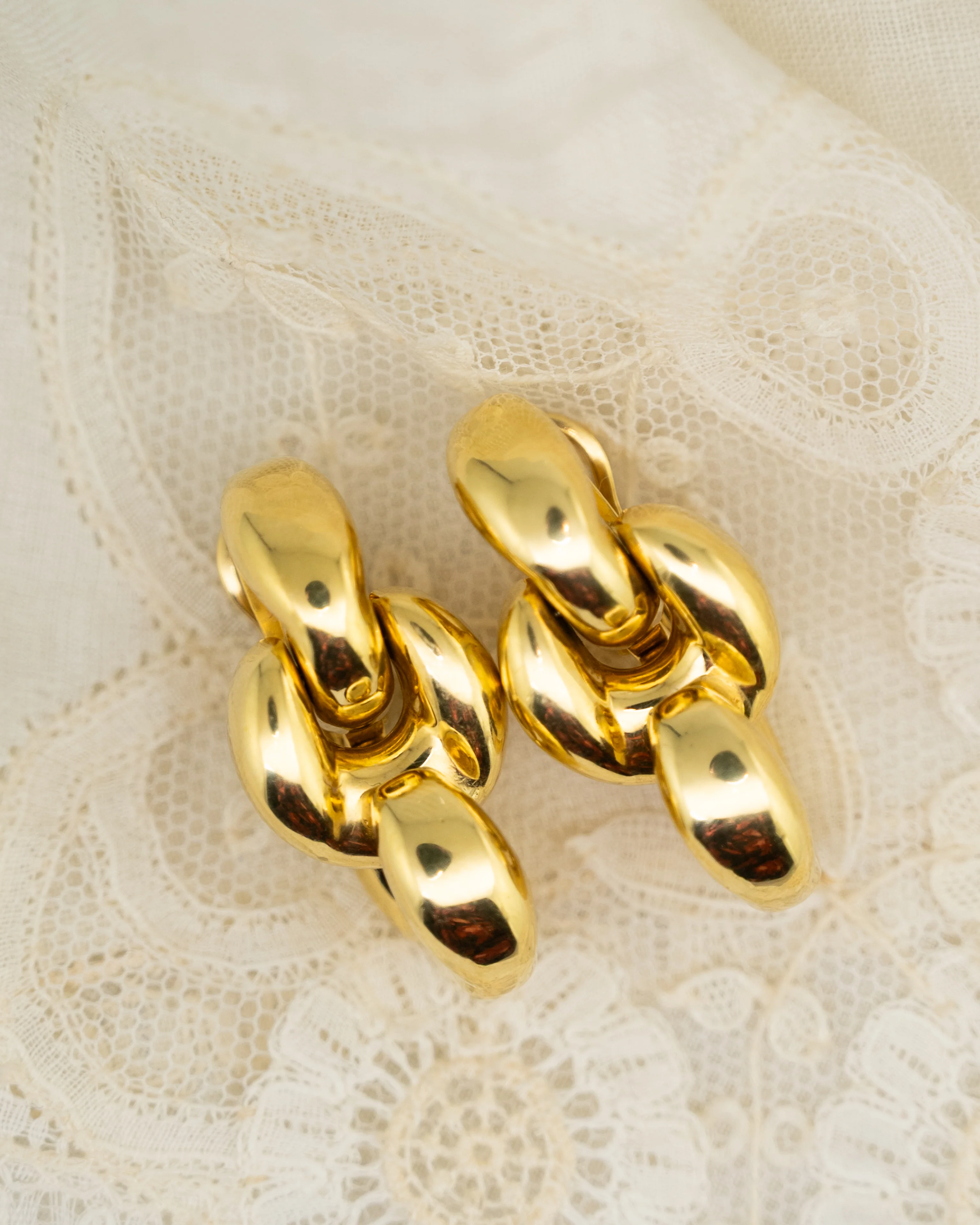 Chiampesan Fabris Puffy Link Drop Earrings in 18k - Image 5