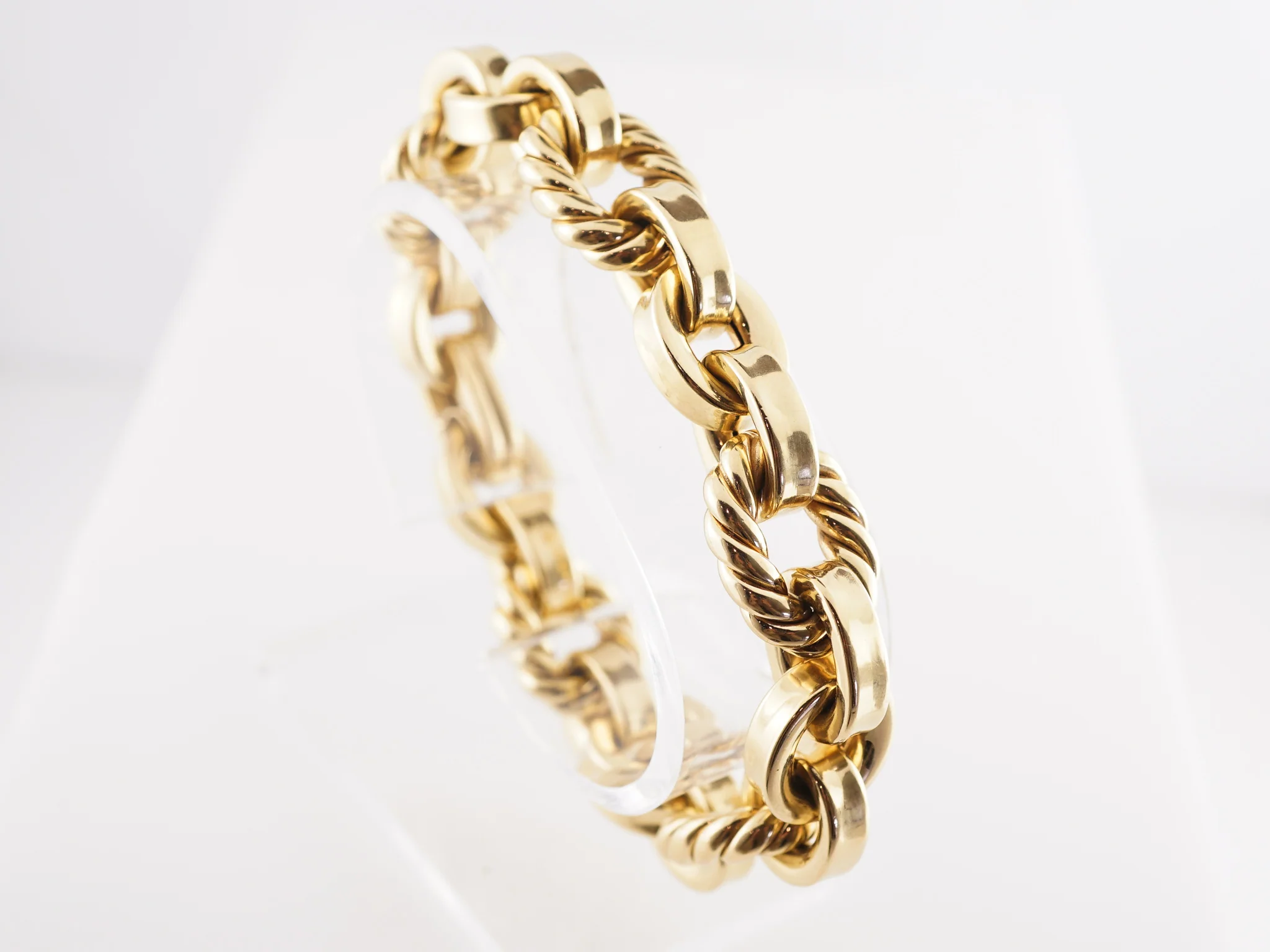 Chunky Braided Link Bracelet in 18k Yellow Gold - Image 3