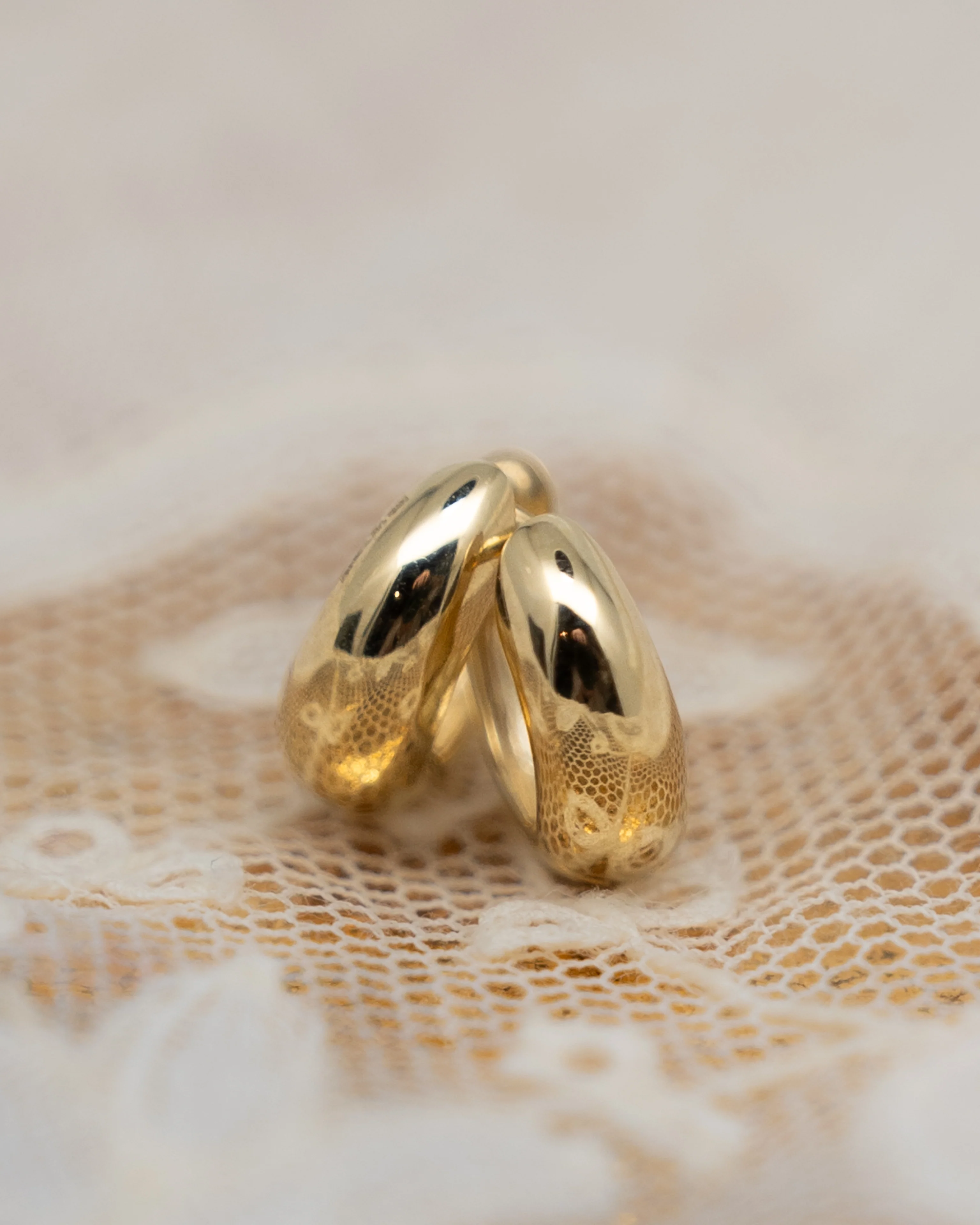 Chunky Huggie Hoop Earrings in 14k Yellow Gold - Image 4