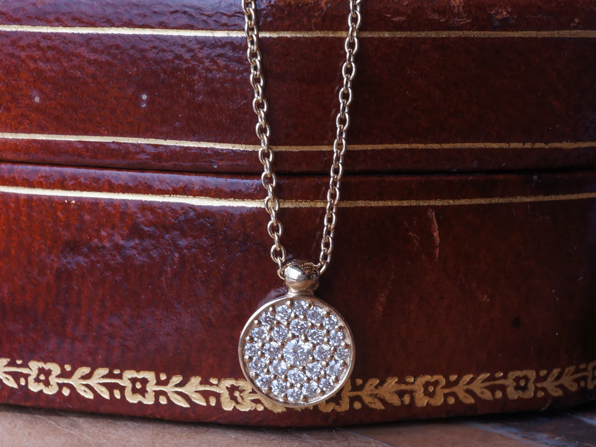 Cluster Diamond Disc Pendant Necklace in 14k Yellow Gold - Image 4