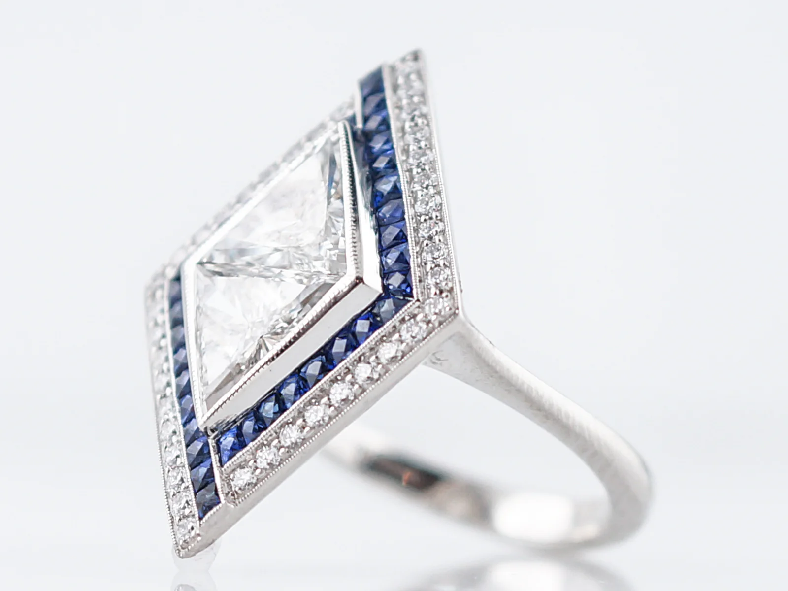 Cocktail Ring Modern 1.55 carat Trilliant Cut Diamonds with Sapphires in Platinum - Image 2