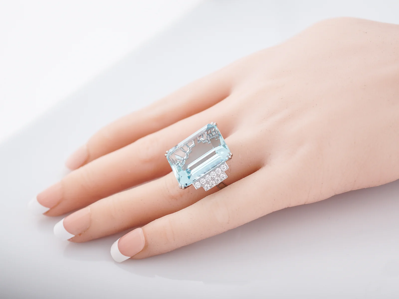 Cocktail Ring Modern 22.68 Emerald Cut Aquamarine in Platinum - Image 7