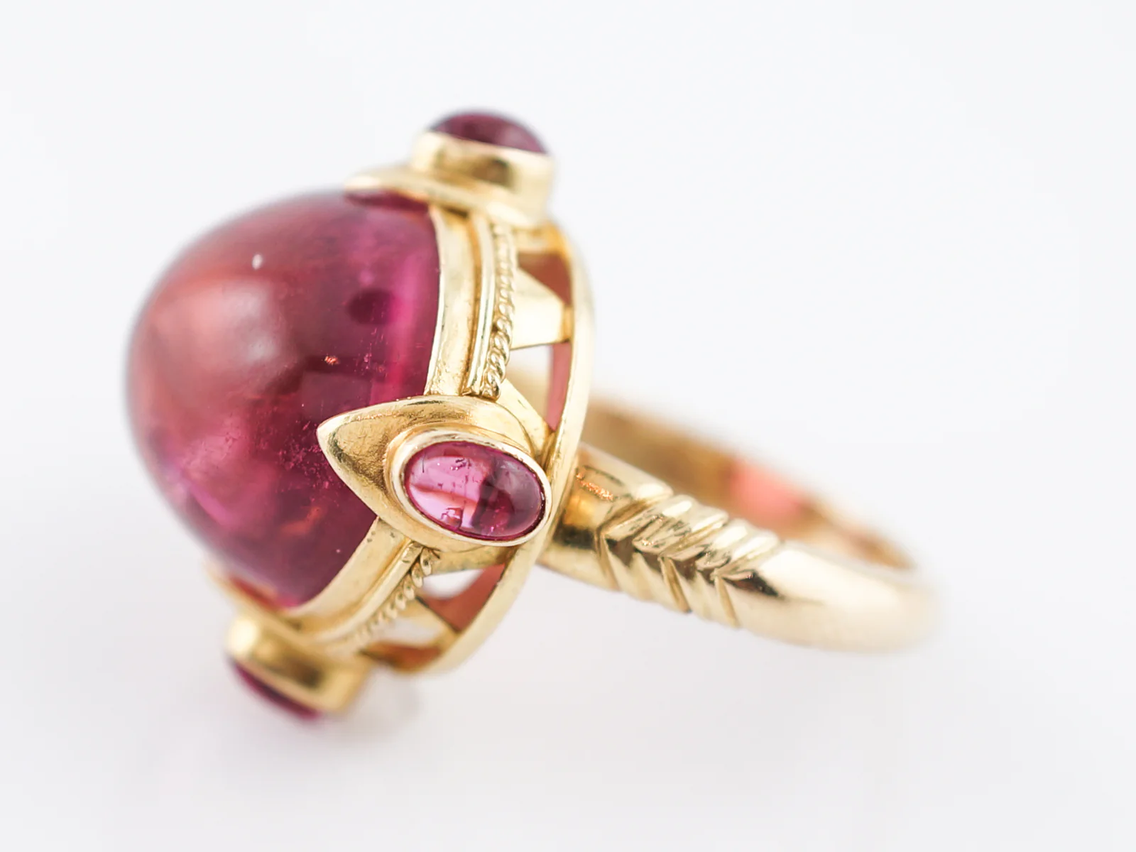 Cocktail Ring Modern 24.36 Oval Cabochon Cut Pink Tourmaline in 18k Yellow Gold - Image 3
