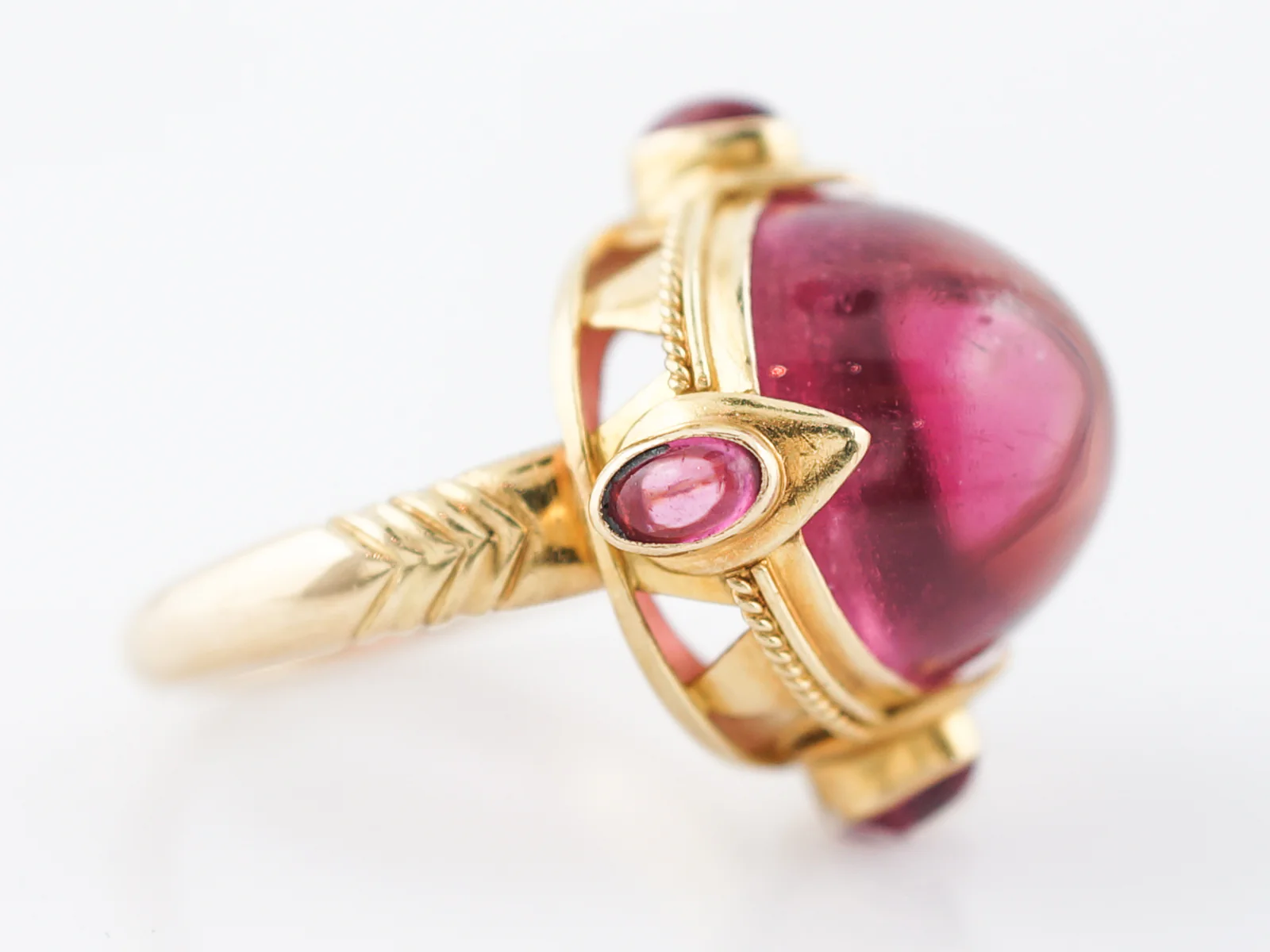 Cocktail Ring Modern 24.36 Oval Cabochon Cut Pink Tourmaline in 18k Yellow Gold - Image 4