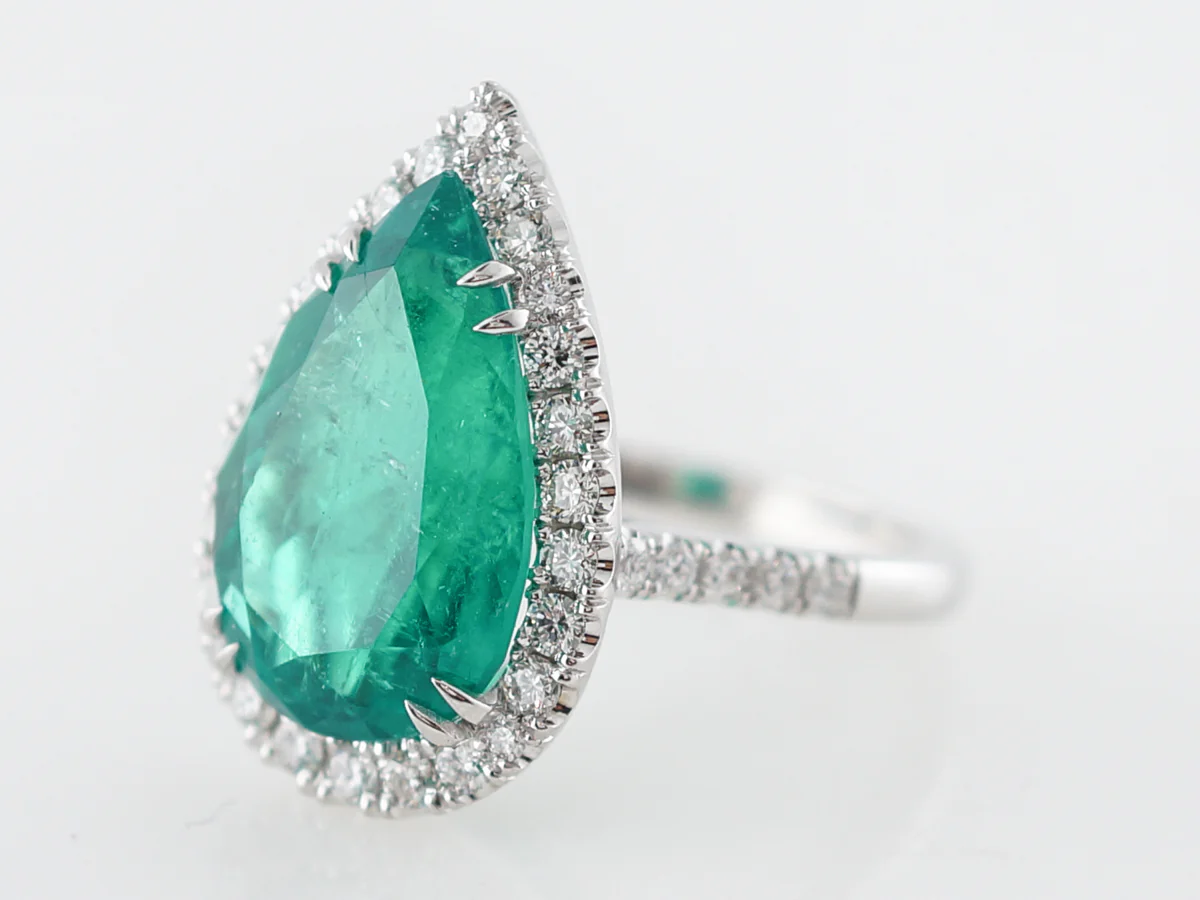 Cocktail Ring Modern GIA 6.96 Pear Cut Emerald & Diamonds in 18k White Gold - Image 2