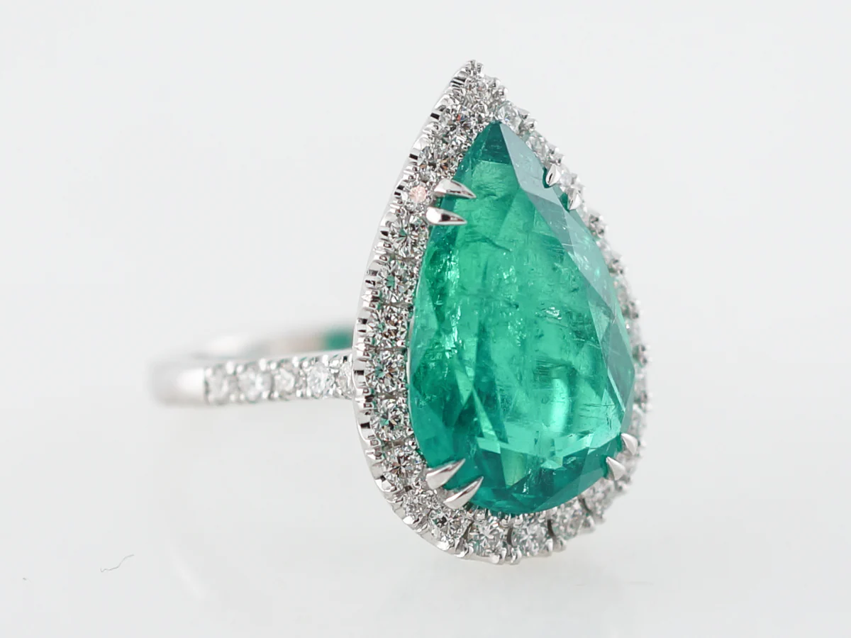Cocktail Ring Modern GIA 6.96 Pear Cut Emerald & Diamonds in 18k White Gold - Image 3