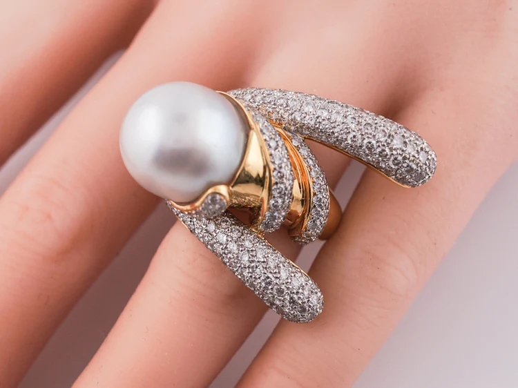 Cocktail Ring Modern Pearl and 4.18 Round Brilliant Diamonds in 18k White & Yellow Gold - Image 6