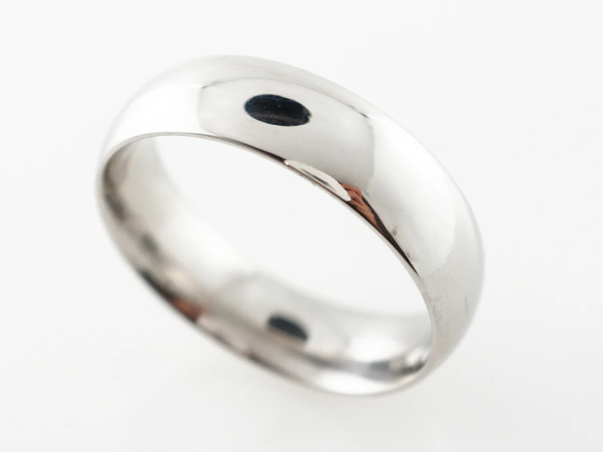 Comfort Fit Wedding Band in Polished Platinum - Image 4