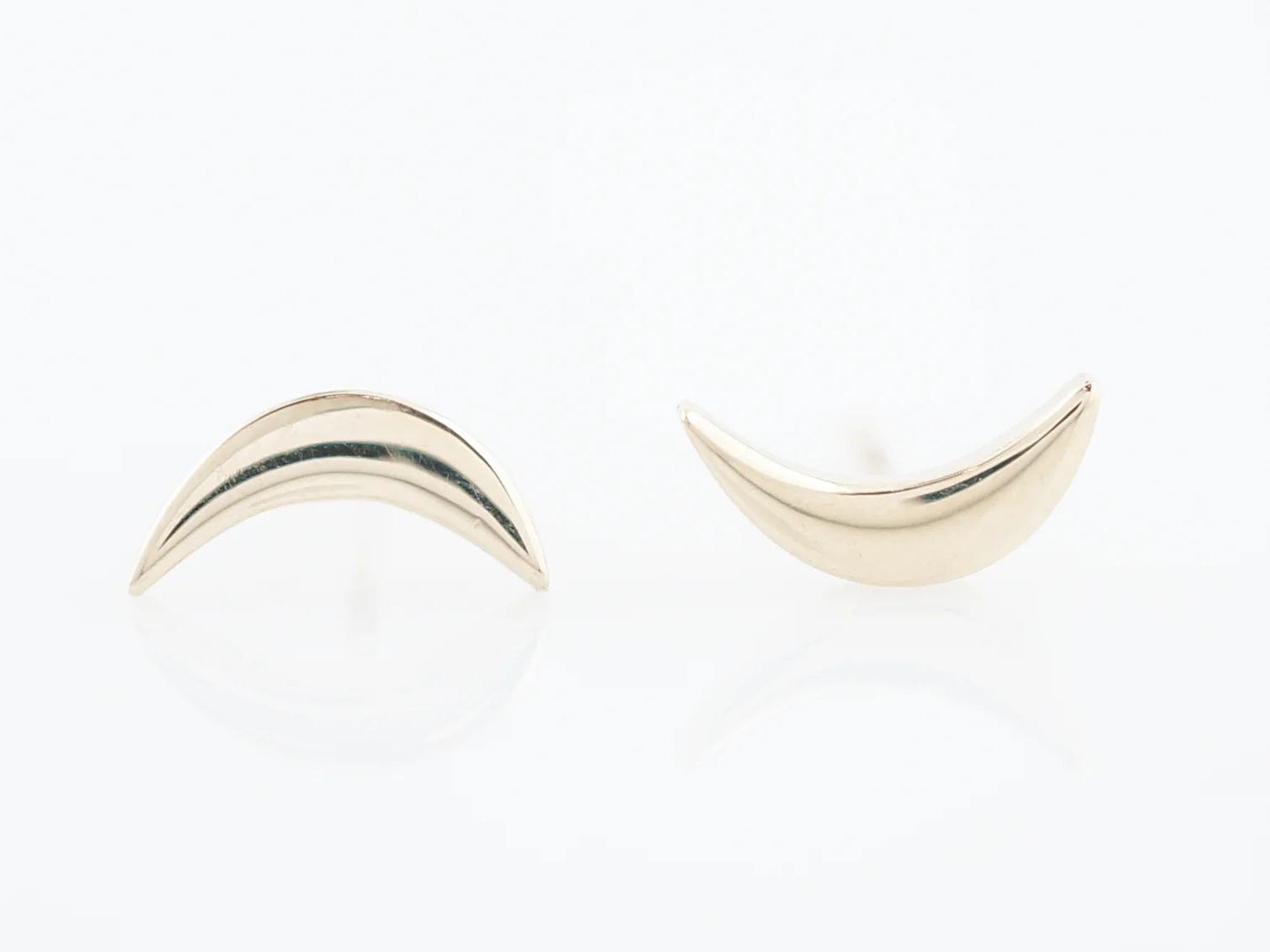 Crescent Moon Earrings Modern in 14K Yellow Gold - Image 4