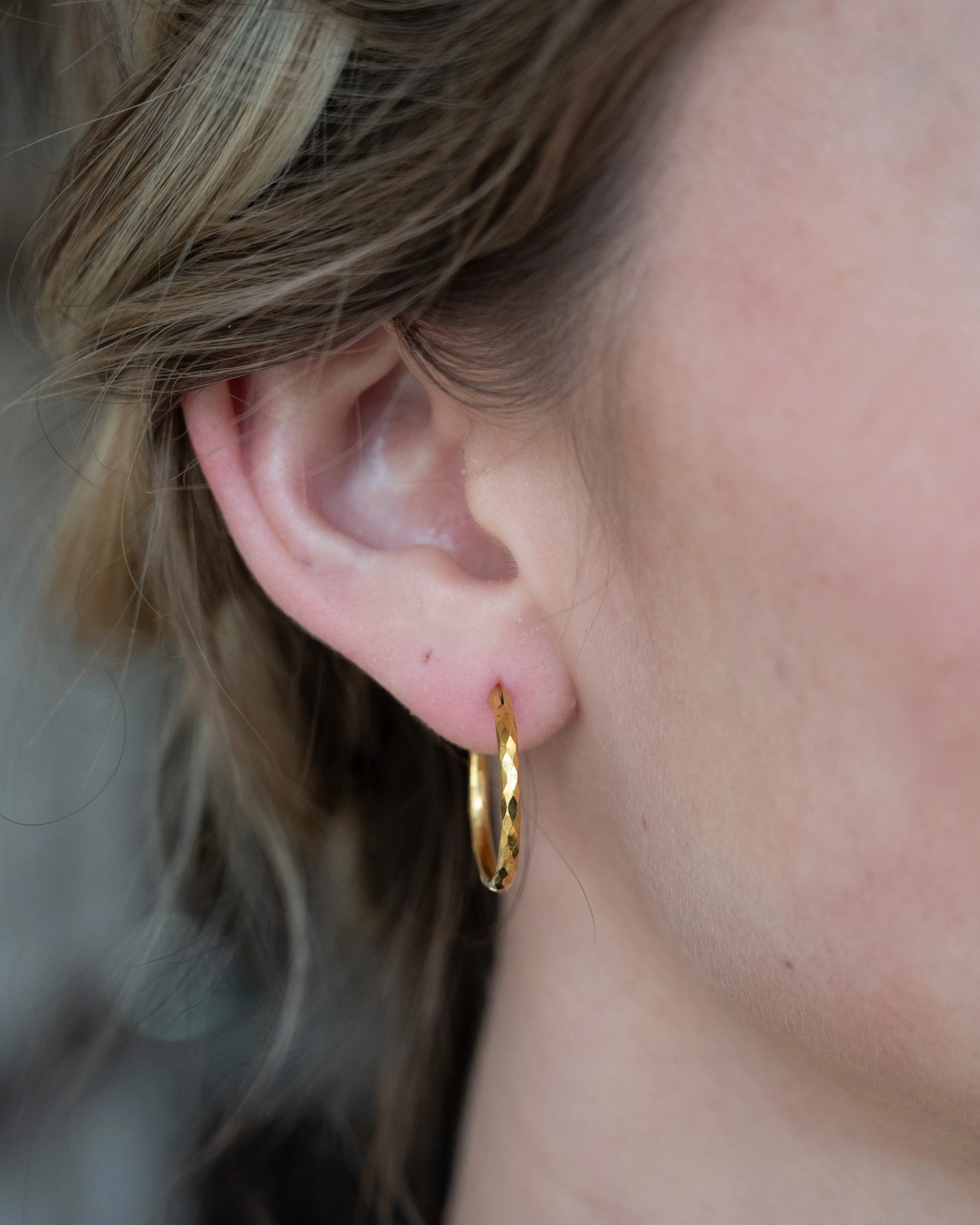 Diamond Cut Pattern Hoop Earrings 18k Yellow Gold - Image 5