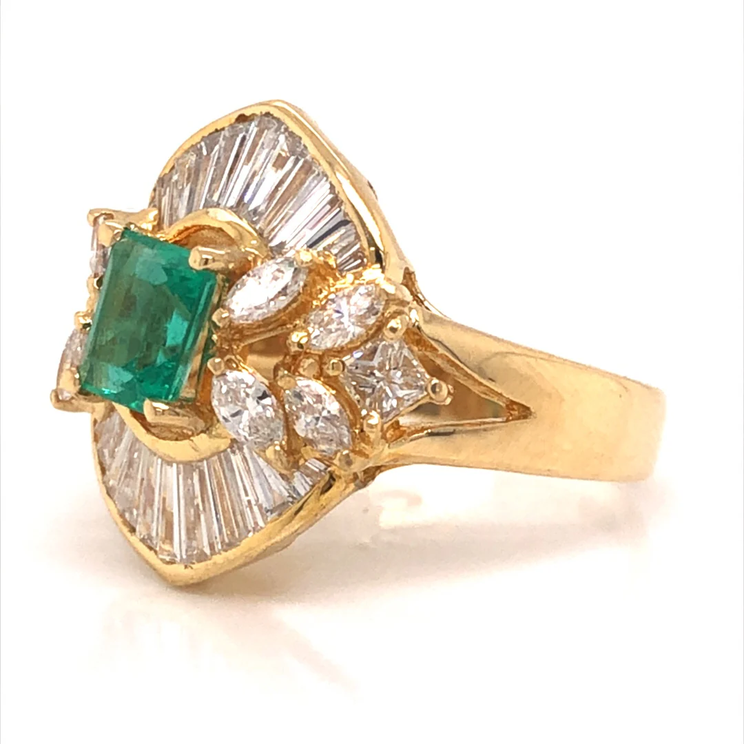 Diamond & Emerald Ballerina Cocktail Ring in 18k Yellow Gold - Image 2