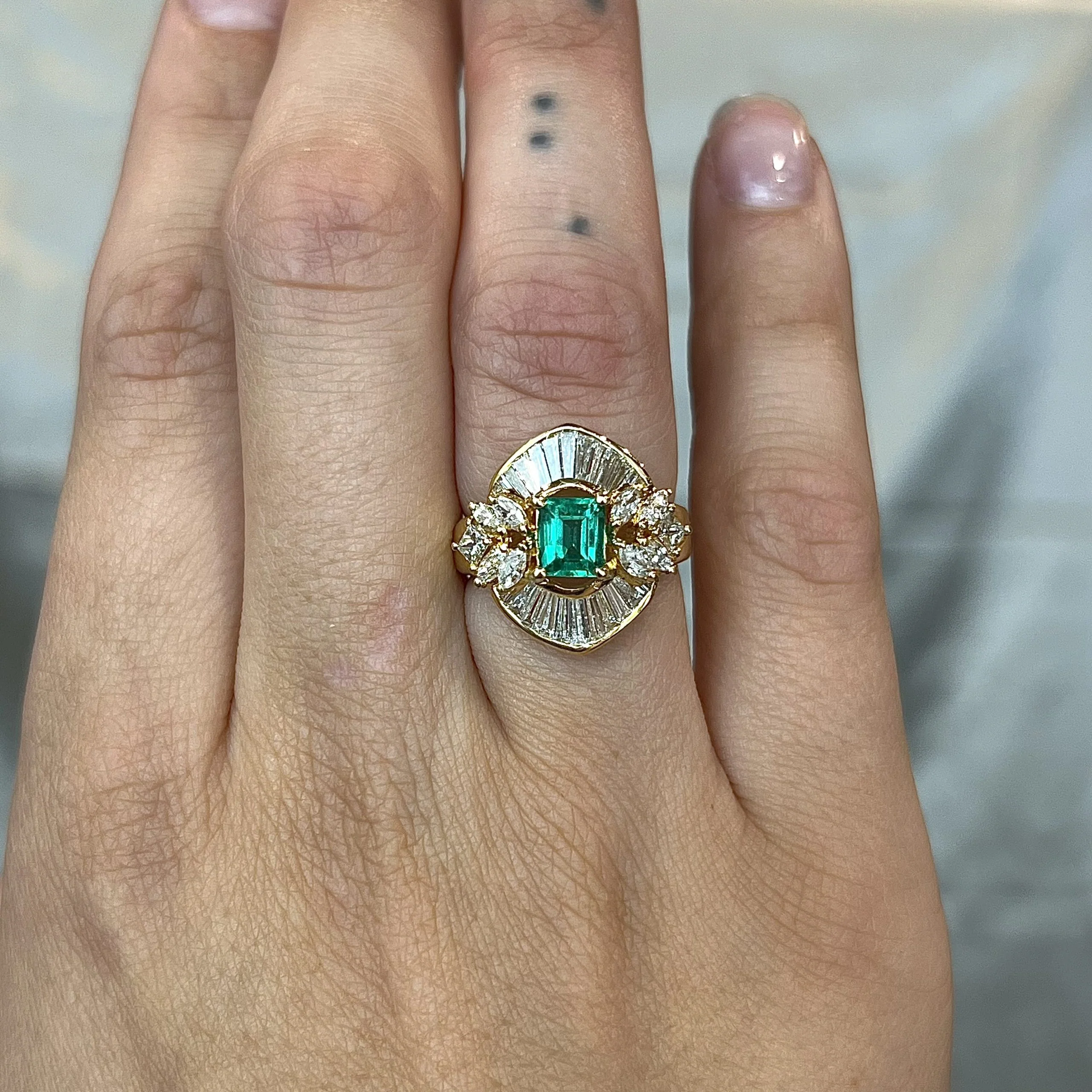 Diamond & Emerald Ballerina Cocktail Ring in 18k Yellow Gold - Image 6