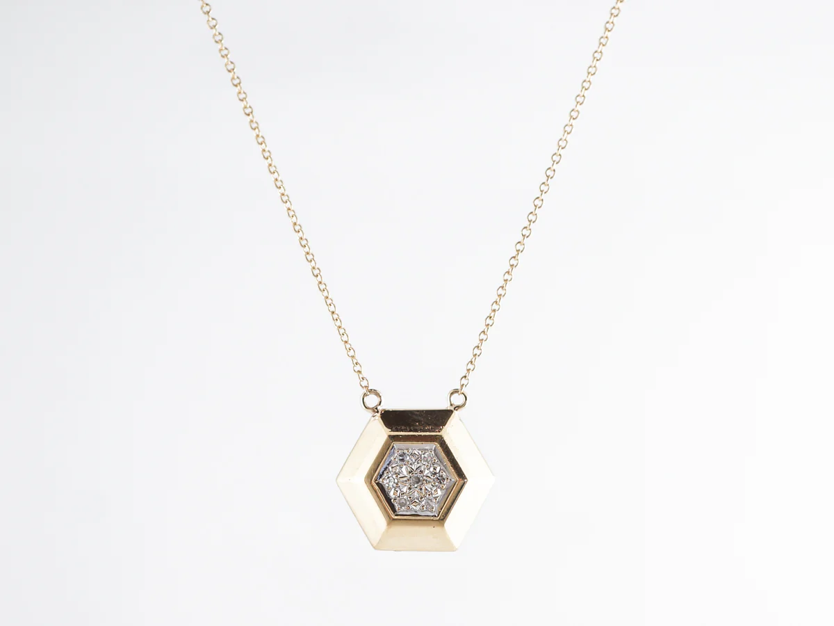 Diamond Pendant in 18k Yellow Gold