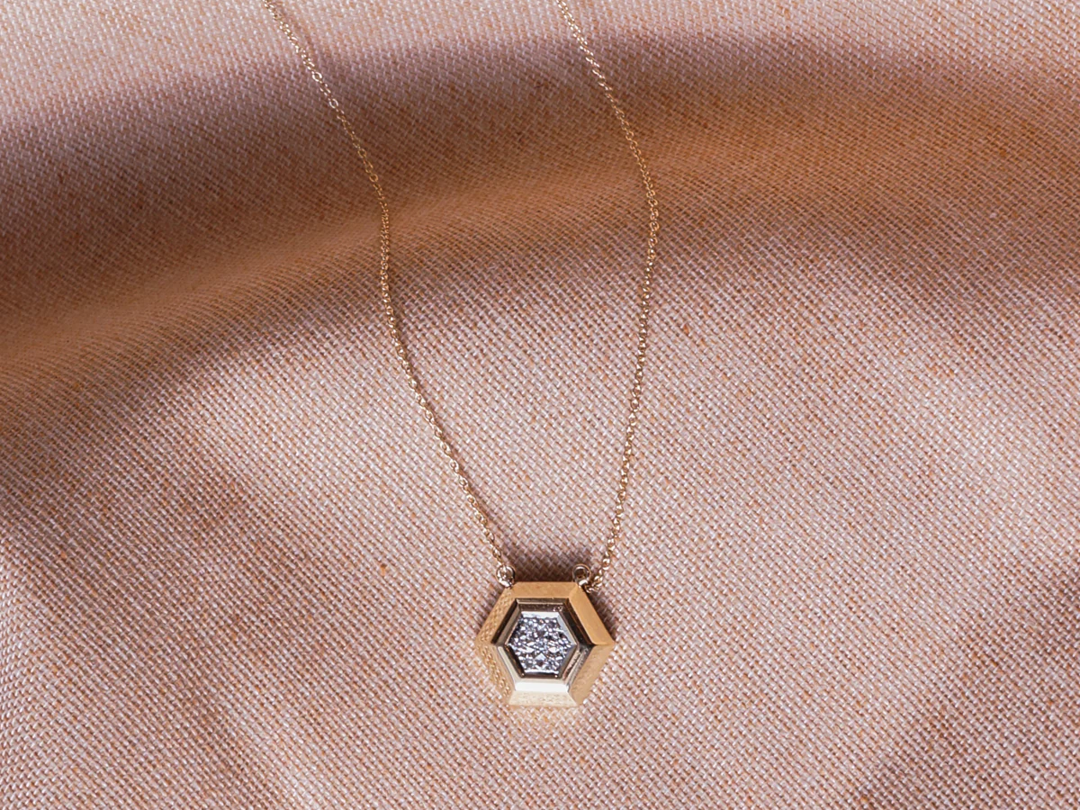 Diamond Pendant in 18k Yellow Gold - Image 4