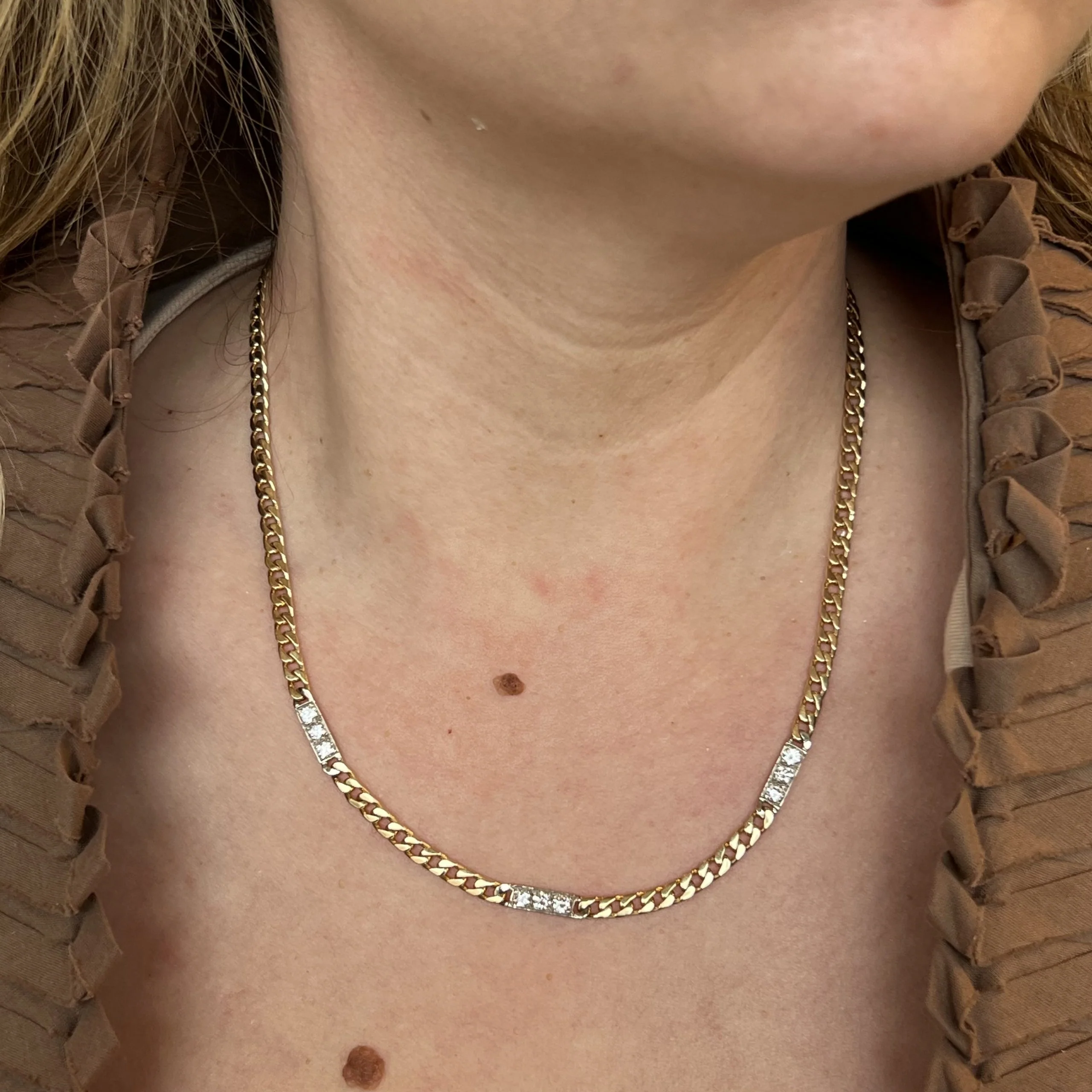 Diamond Station Curb Link Chain Necklace in 14k Yellow Gold - Image 4