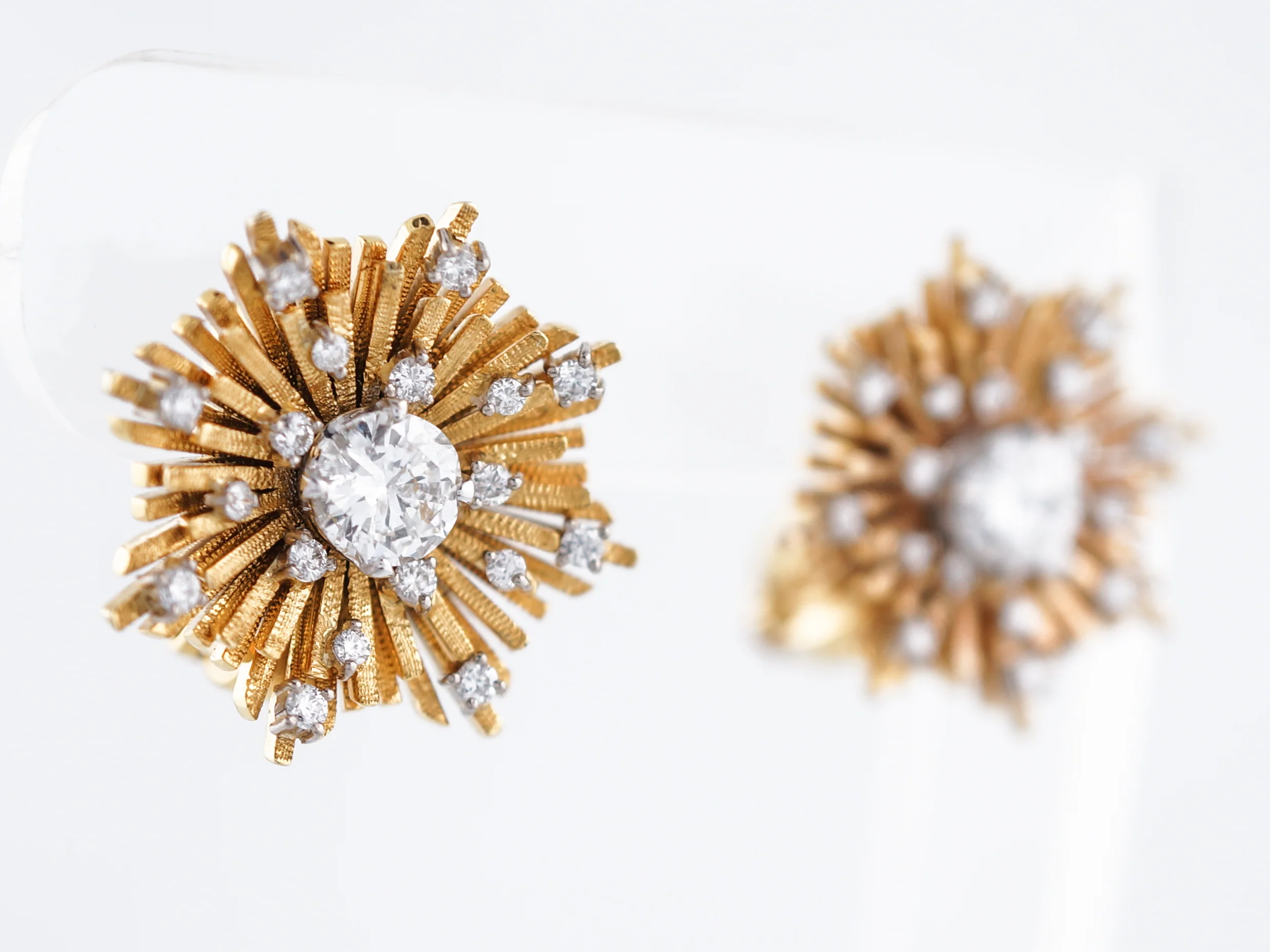 Earrings Modern 1.32 Round Brilliant Cut Diamonds in 18k Yellow Gold - Image 2
