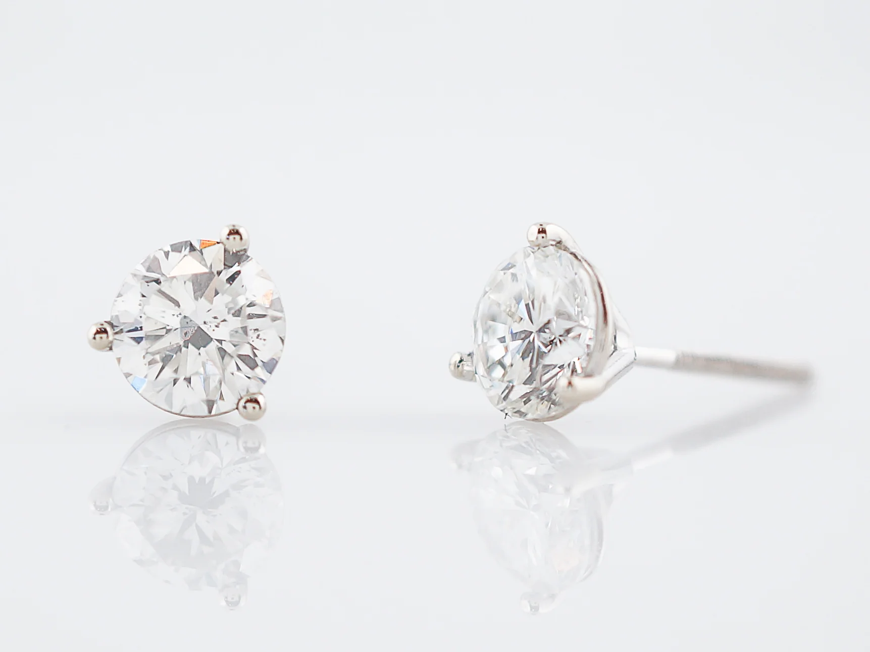 Earrings Modern 1.43 Round Brilliant Cut Diamonds in 14k White Gold