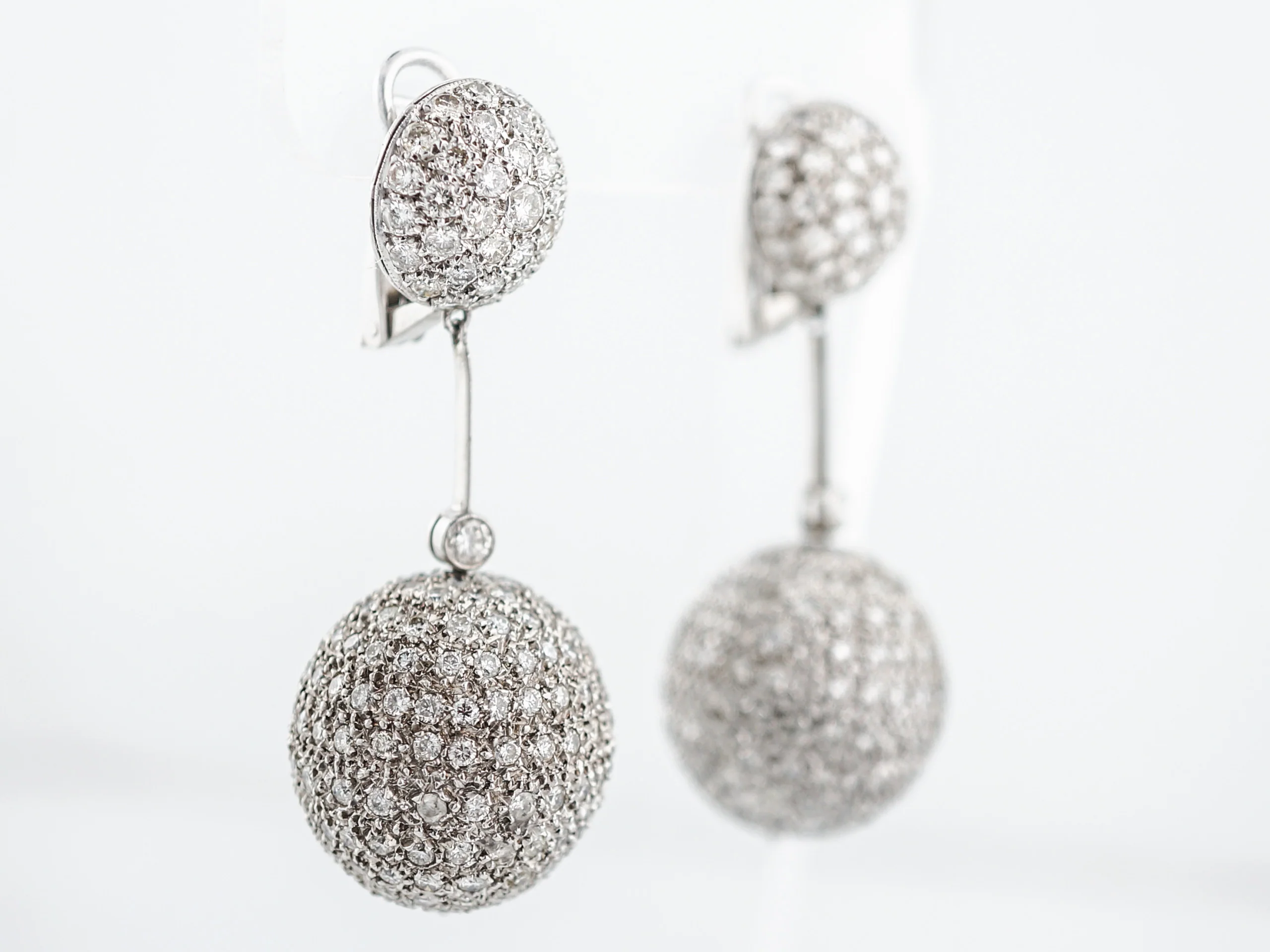 Earrings Modern 10.82 Round Brilliant Cut Diamonds in 18k White Gold - Image 2