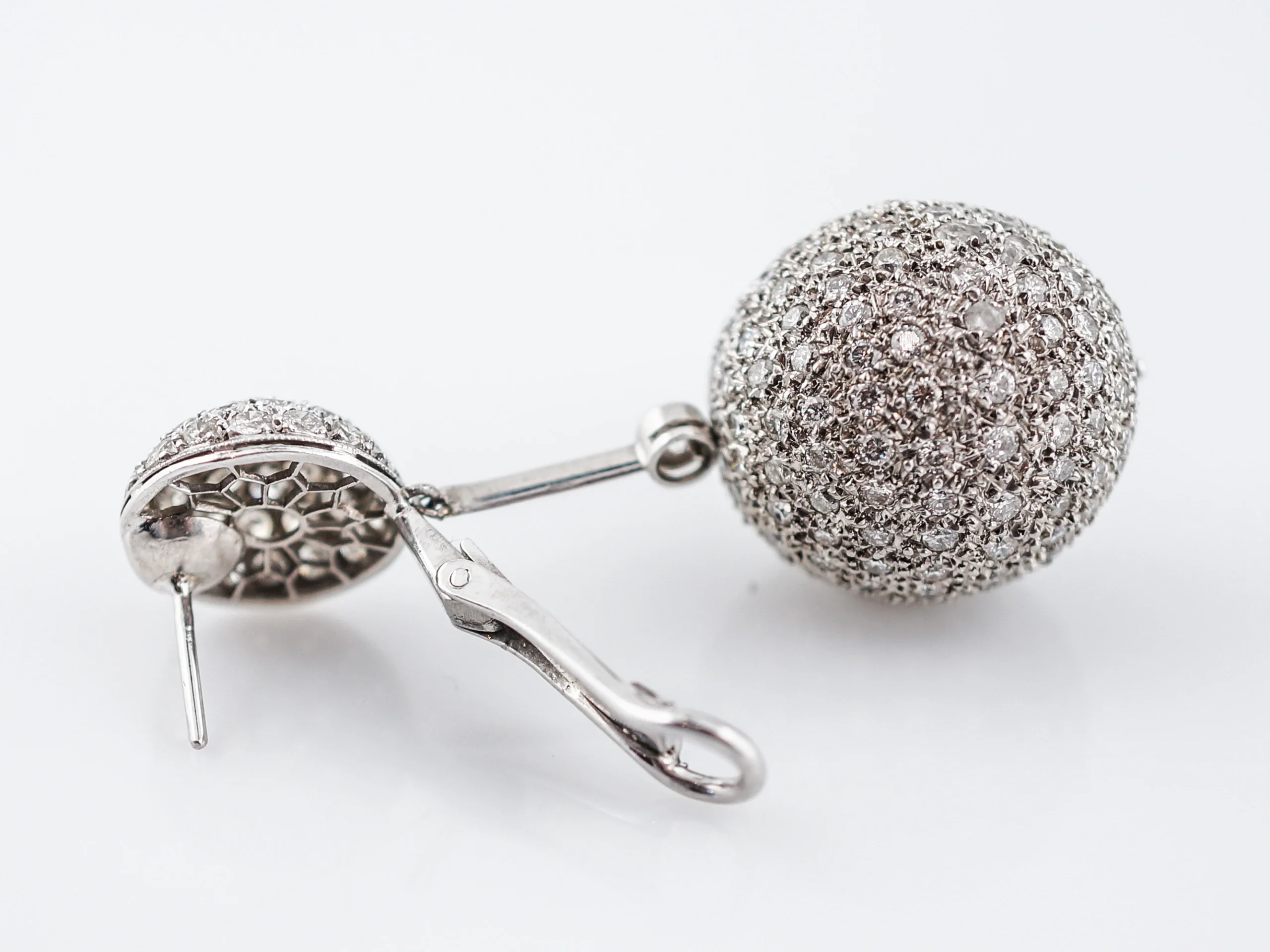 Earrings Modern 10.82 Round Brilliant Cut Diamonds in 18k White Gold - Image 6