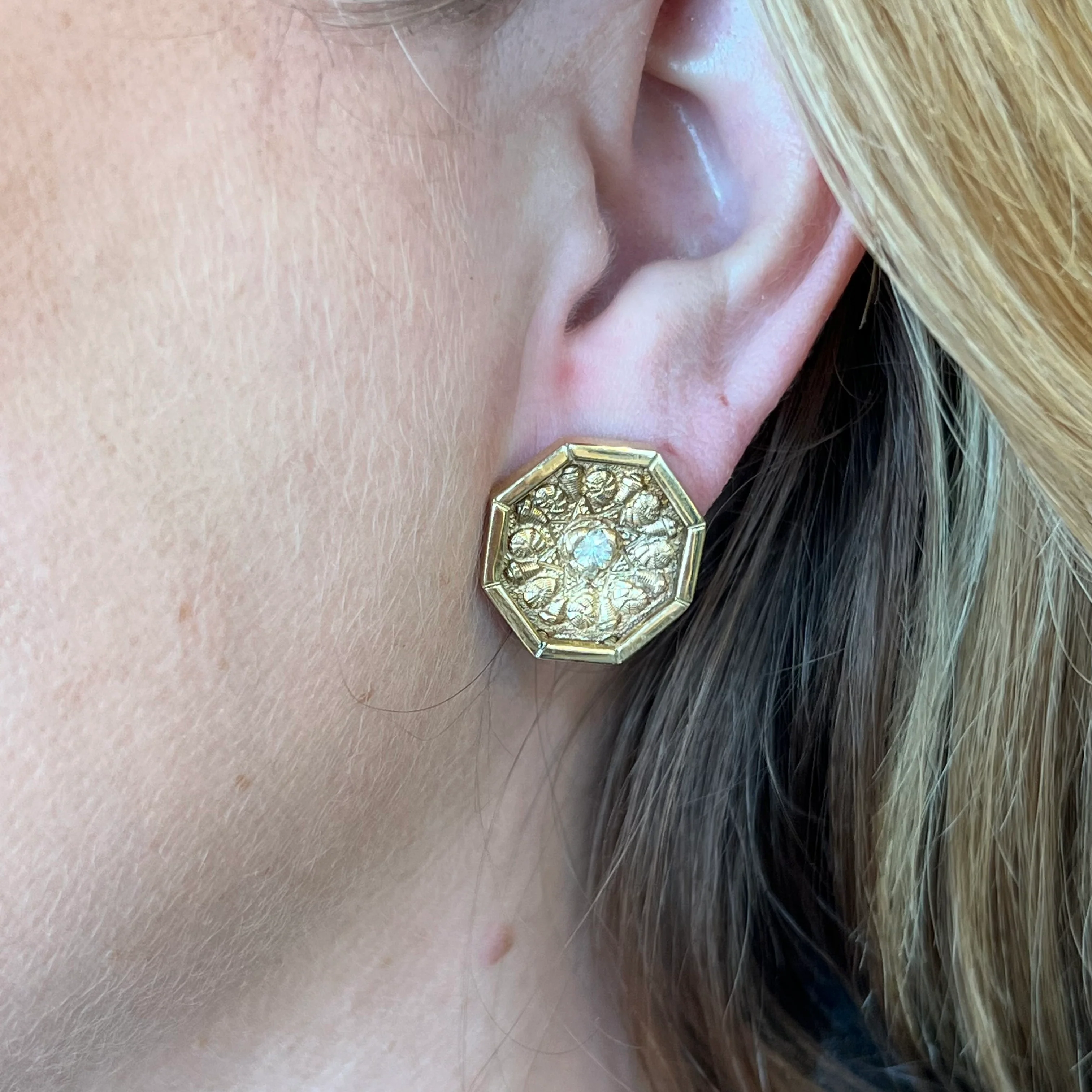 Earrings Modern .20 Round Brilliant Cut Diamonds in 14K Yellow Gold - Image 4
