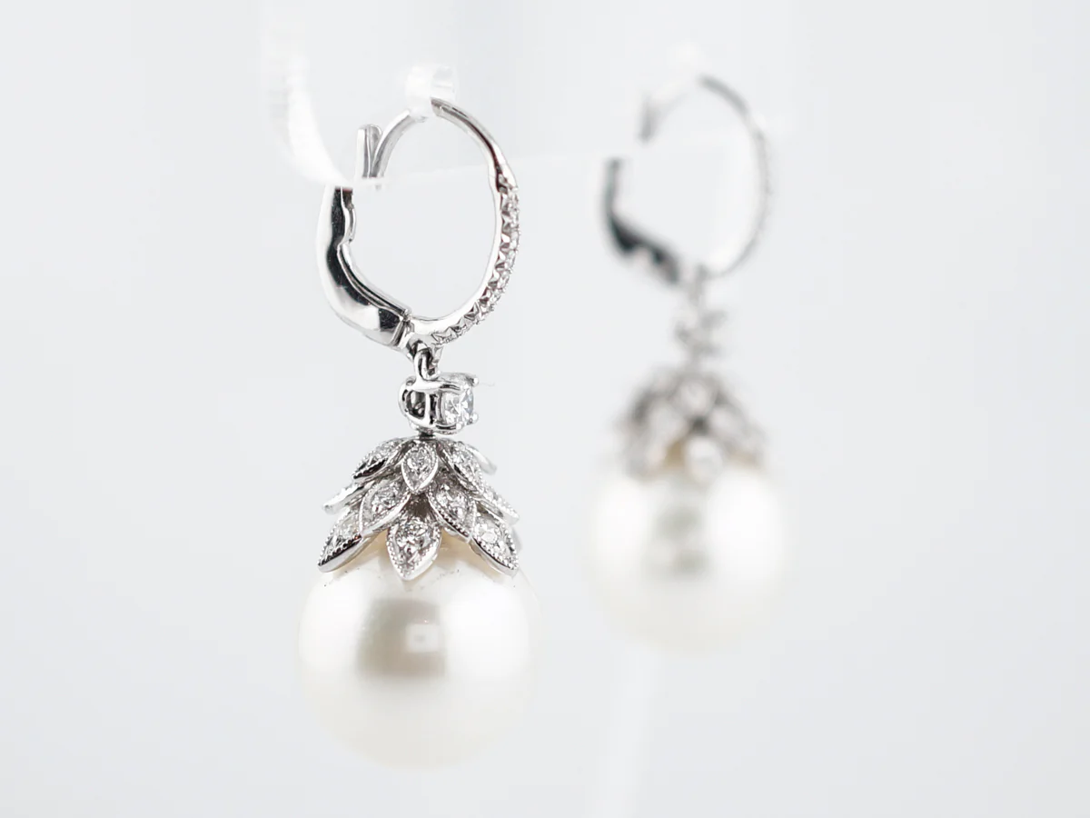Earrings Modern Pearl & 1.34 Round Brilliant Cut Diamonds in Platinum - Image 2
