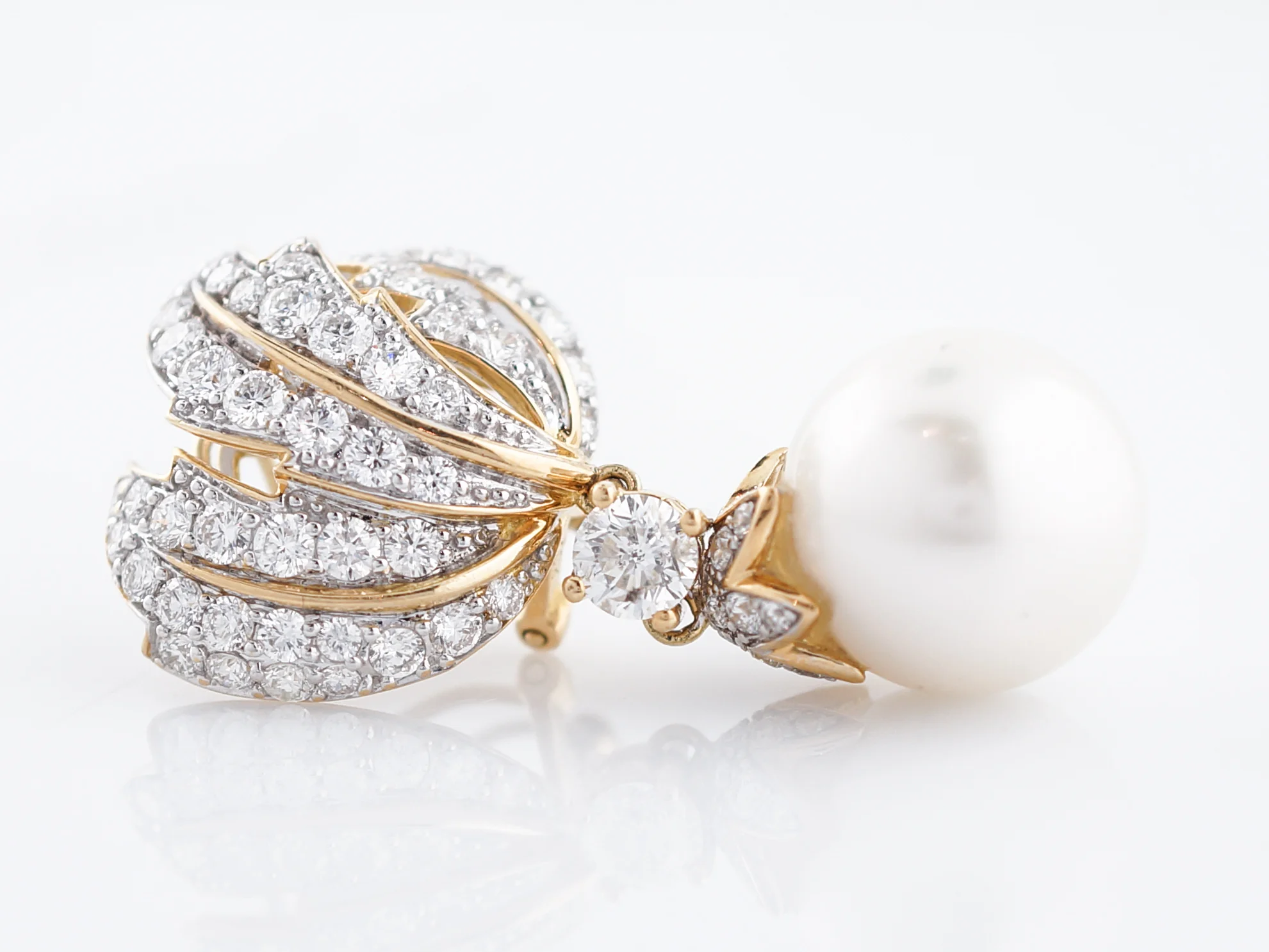 Earrings Modern South Sea Pearls & 8.20 Round Brilliant Cut Diamonds in 18K Yellow and White Gold - Image 3