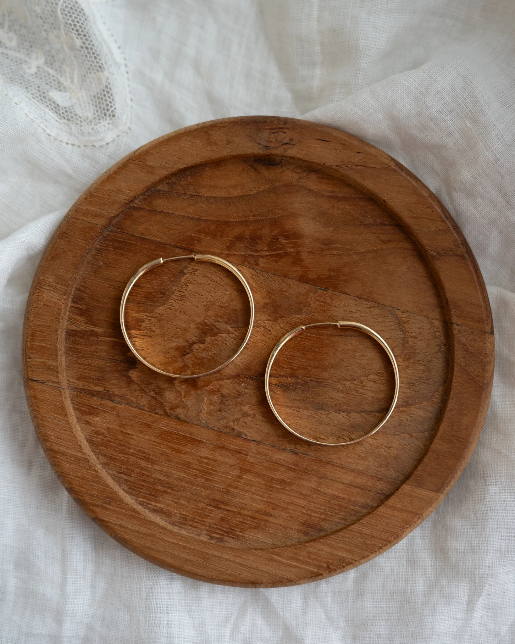 Ed Levin Tapered Hoop Earrings in 14k Yellow Gold - Image 5
