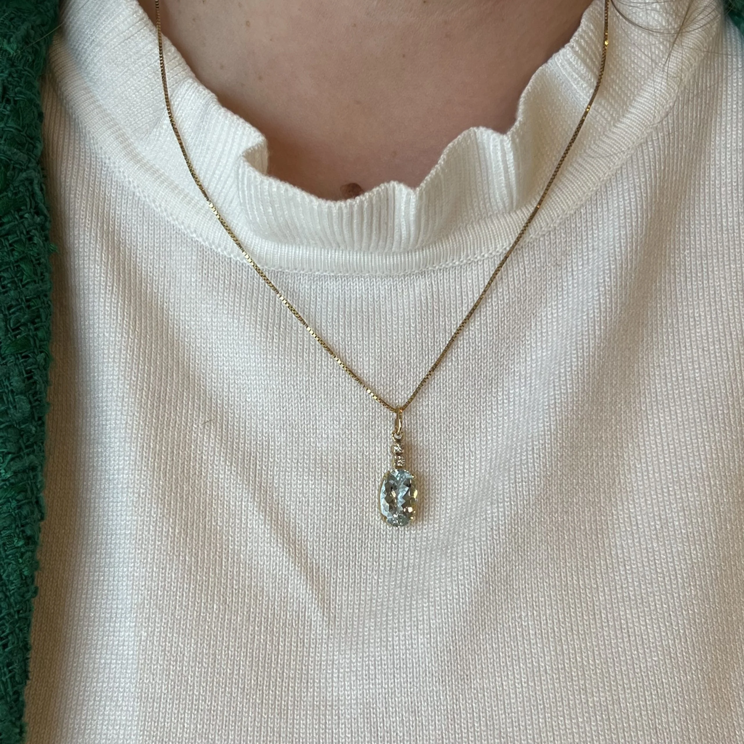 Elegant Aquamarine Pendant Necklace in 14k Yellow Gold - Image 4