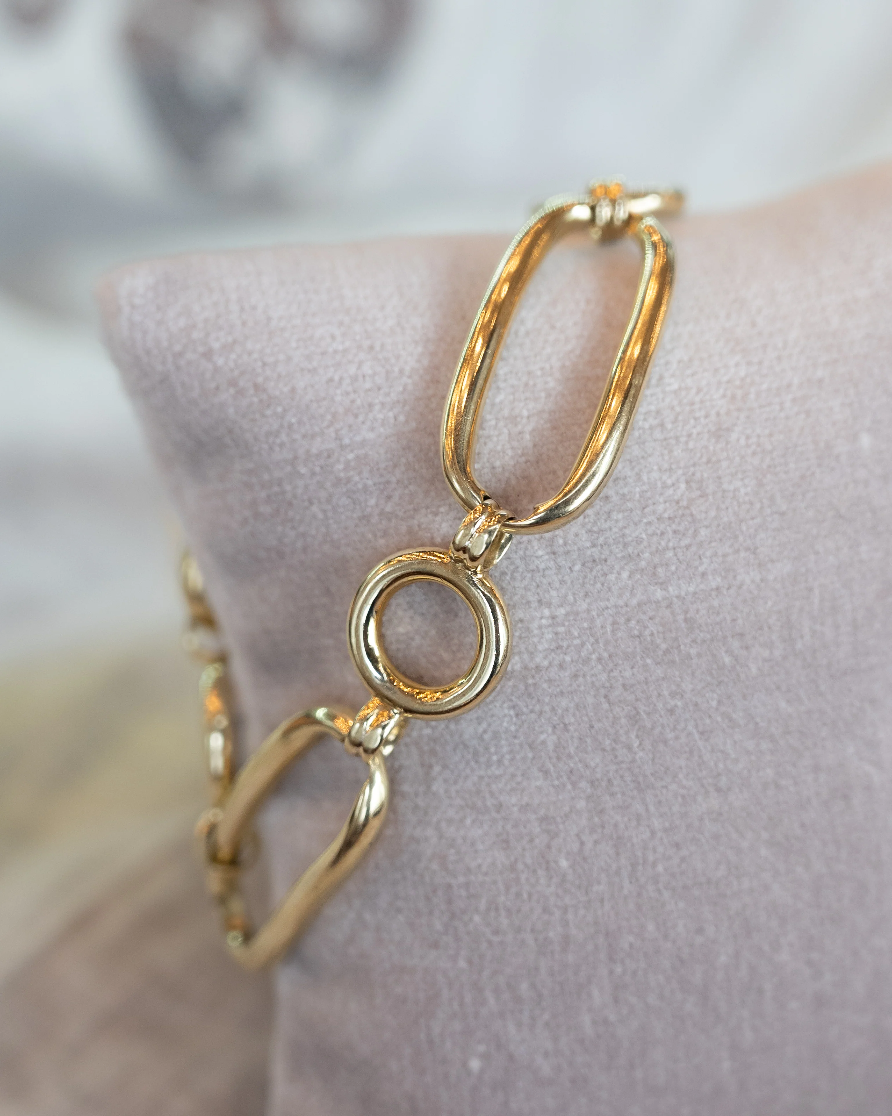 Elongated Oval Link Bracelet in 14k Yellow Gold - Image 5