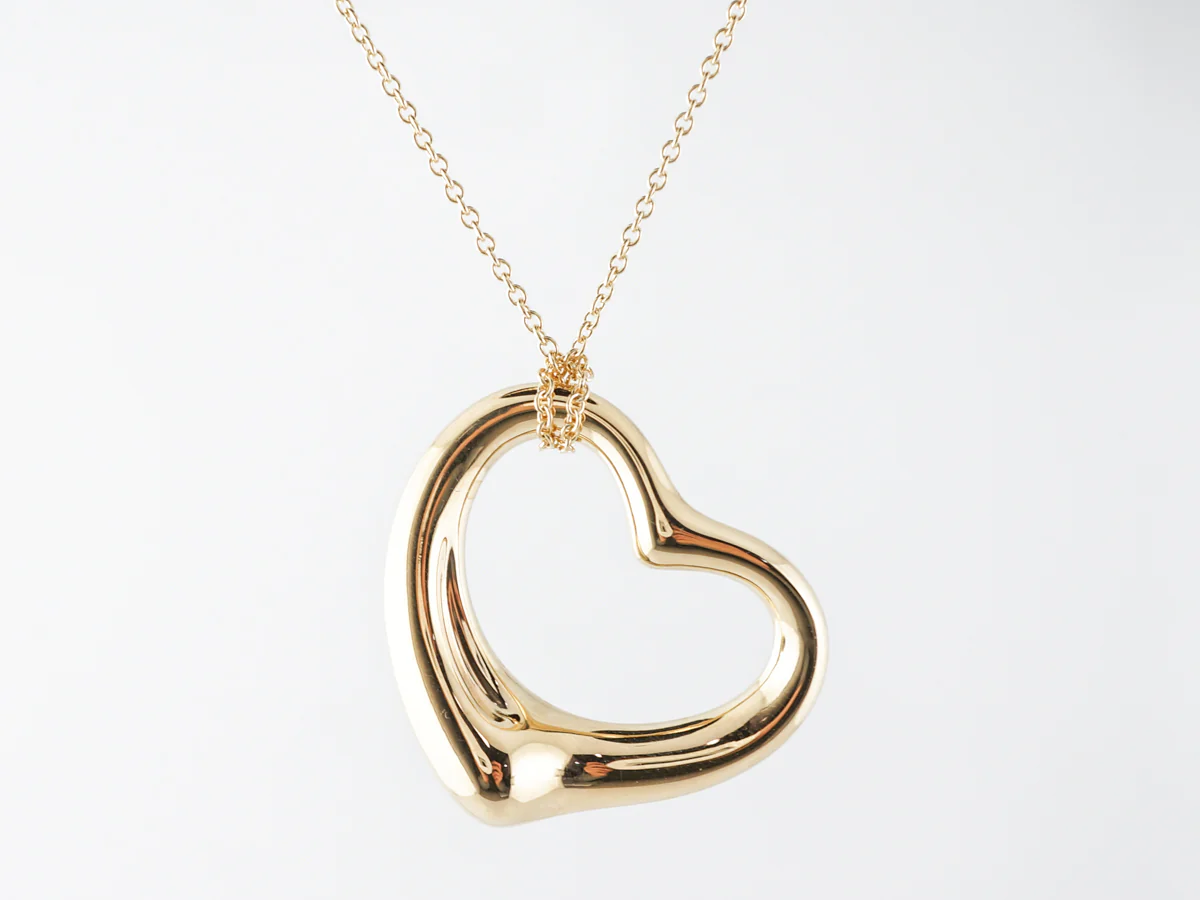Elsa Peretti Heart Necklace Tiffany & Co. in 18k Yellow Gold