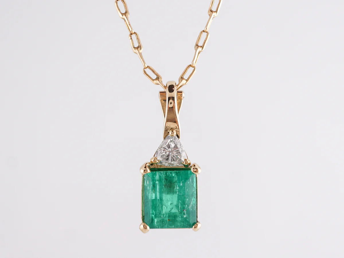 Emerald and Diamond Pendant Necklace in 18k Yellow Gold