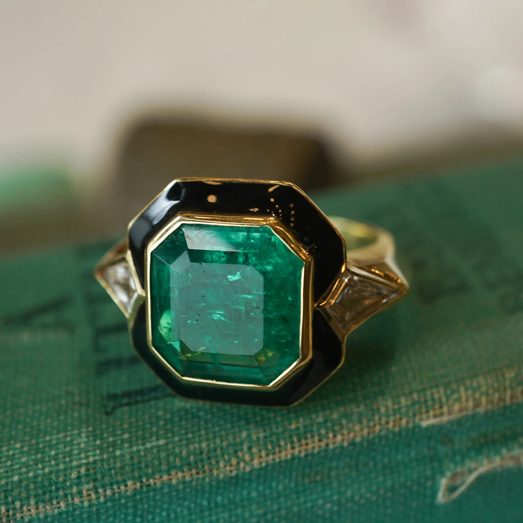 Emerald & Onyx Cocktail Ring in 18k Yellow Gold - Image 6