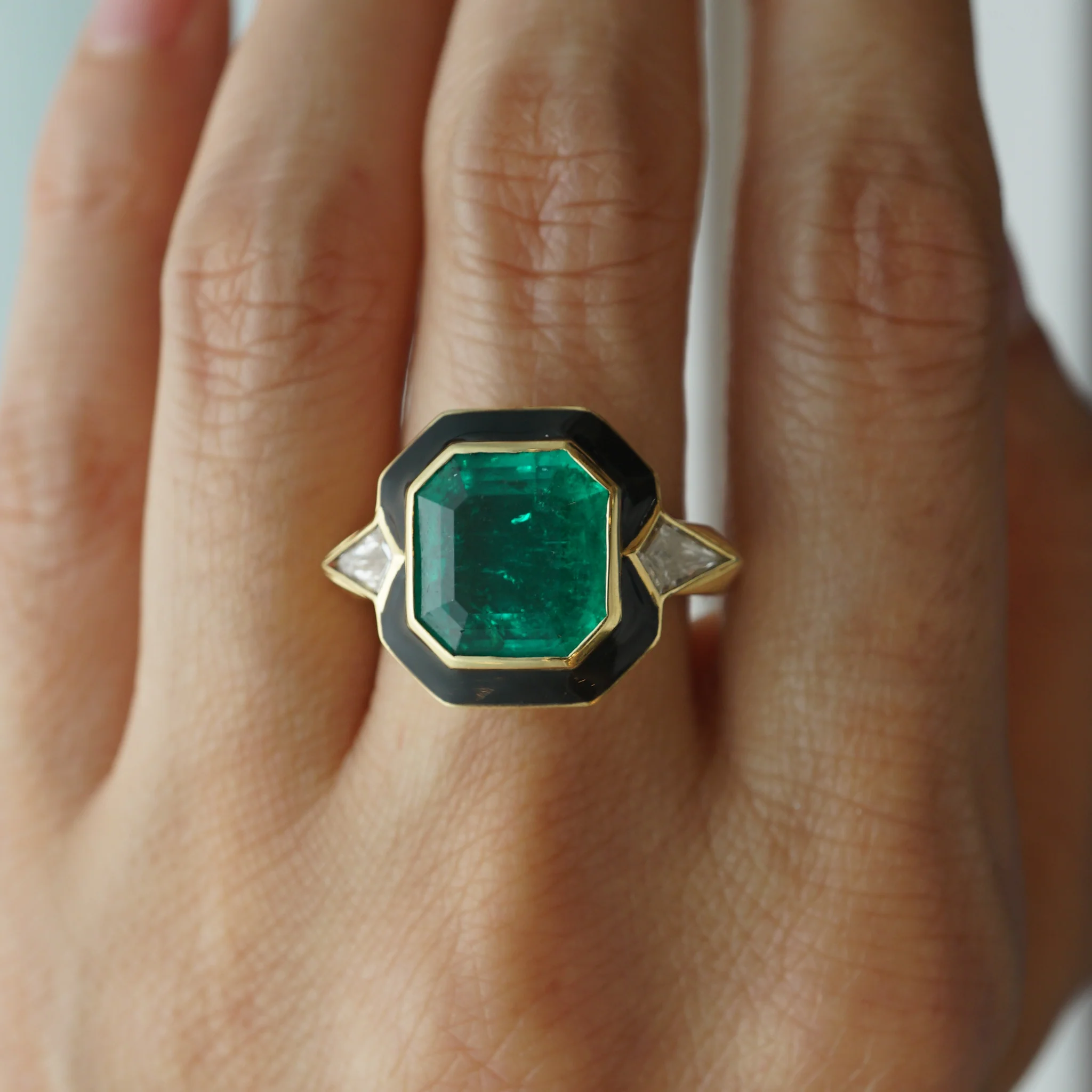 Emerald & Onyx Cocktail Ring in 18k Yellow Gold - Image 7