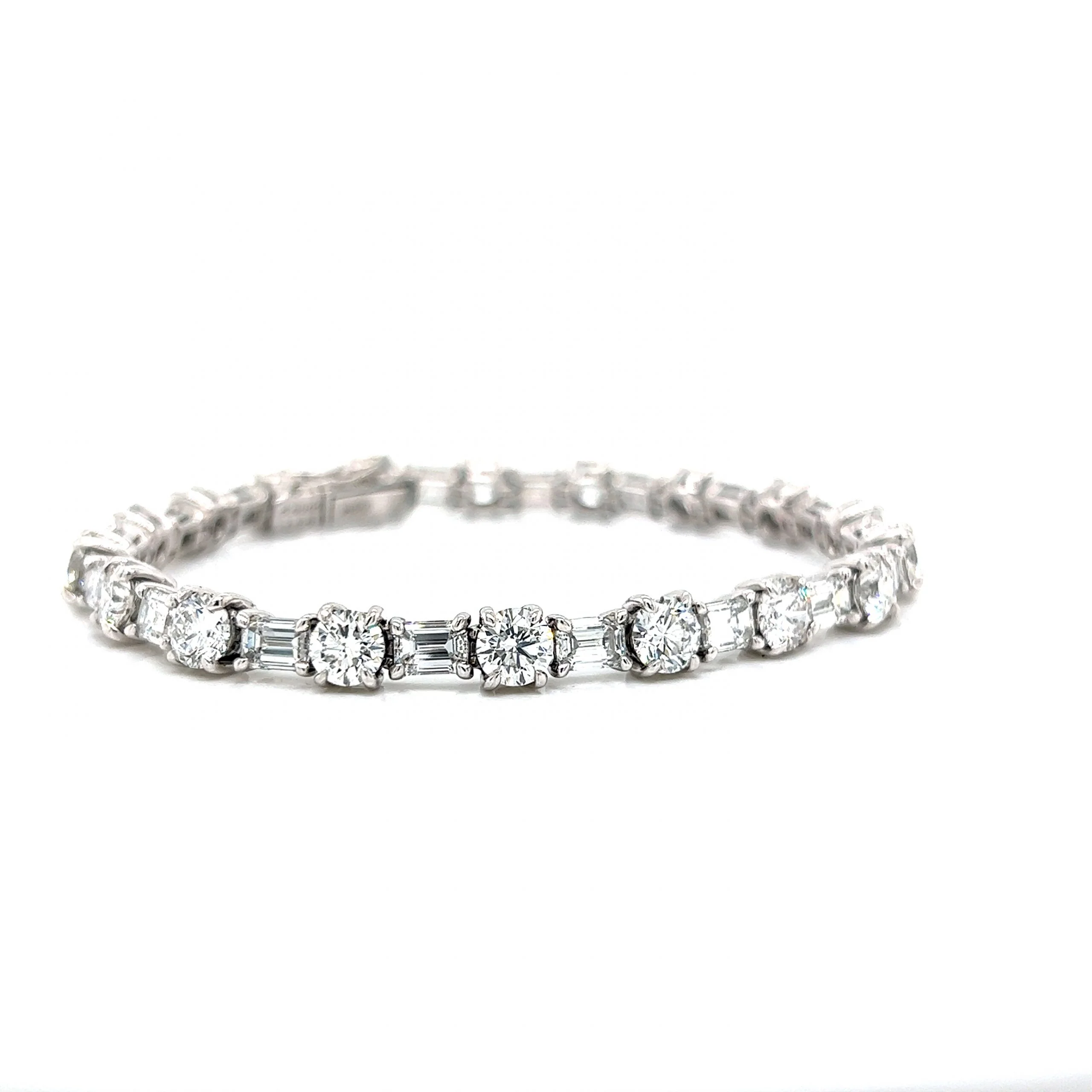 Emerald & Round Brilliant Cut Diamond Bracelet in Platinum - Image 3