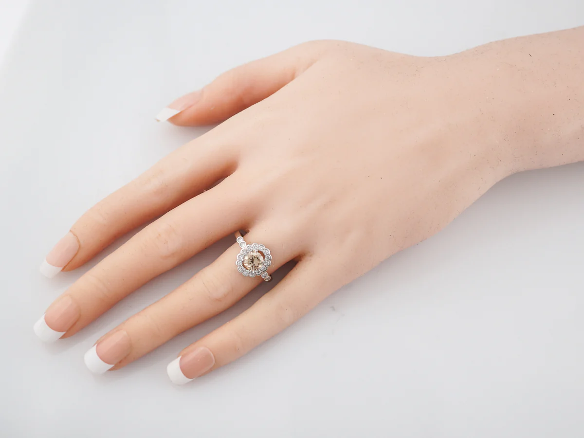 Engagement Ring Modern 1.01 Round Brilliant Cut Diamond in Platinum - Image 6