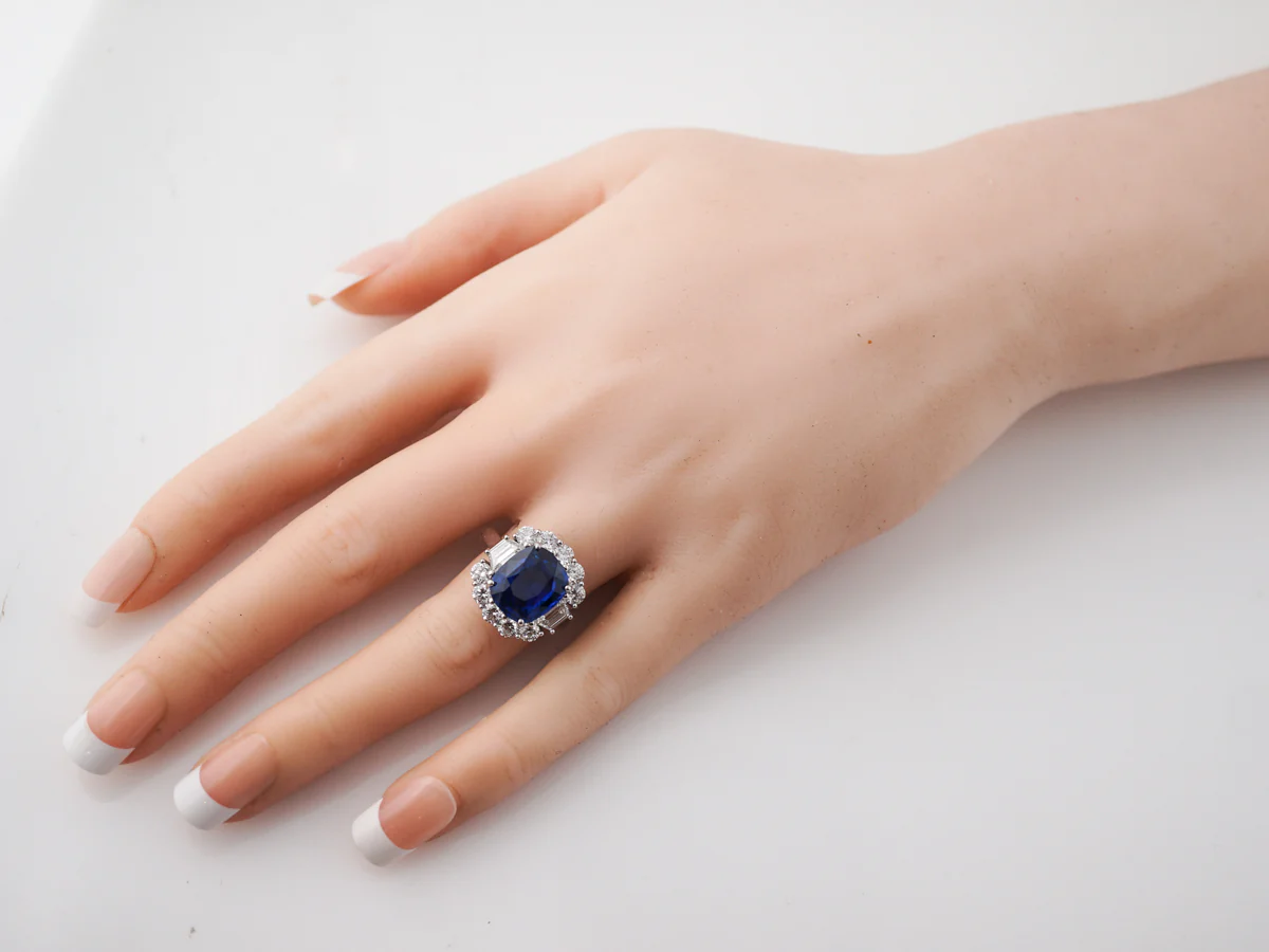 Engagement Ring Modern 5.40 Cushion Cut Sapphire in Platinum - Image 7