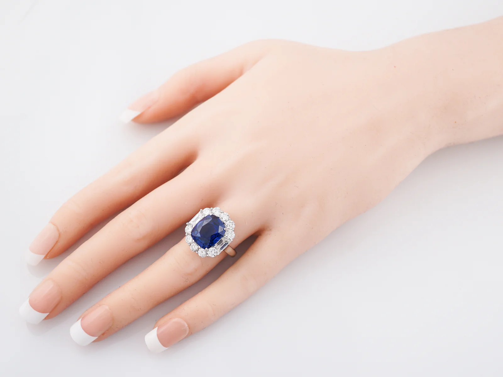 Engagement Ring Modern 7.62 Cushion Cut Sapphire & 2.15 Diamonds in Platinum - Image 8