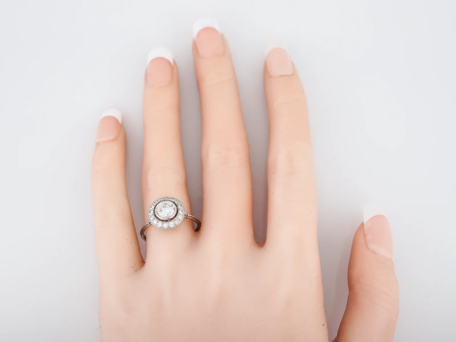 Engagement Ring Modern .82 Round Brilliant Cut Diamond in Platinum - Image 7