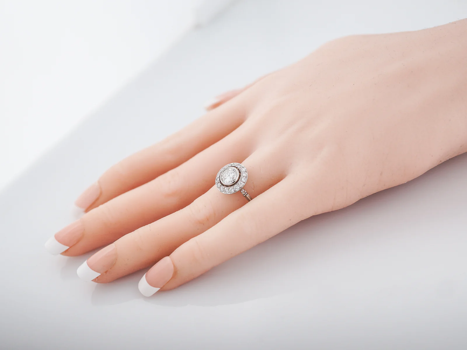 Engagement Ring Modern .82 Round Brilliant Cut Diamond in Platinum - Image 8