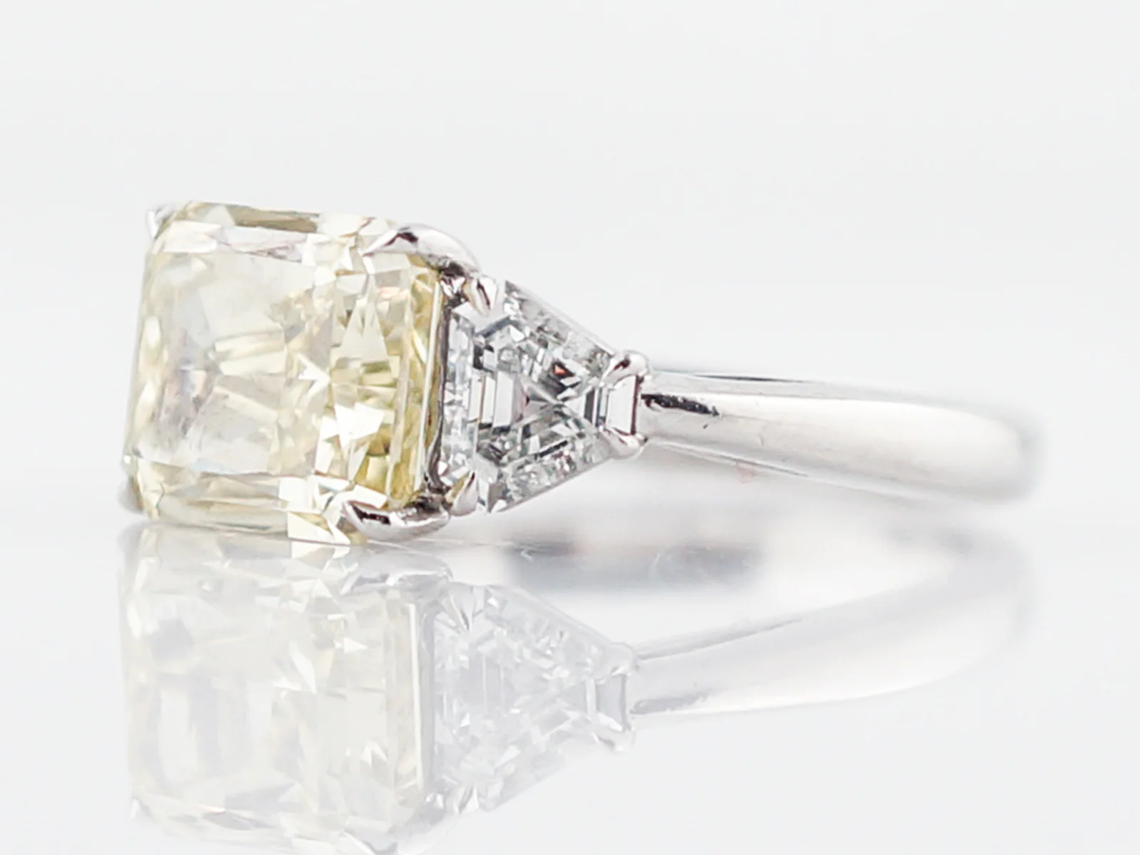 ***RTV***Engagement Ring Modern GIA 3.02 Rectangular Cut Yellow Diamond in Platinum - Image 2