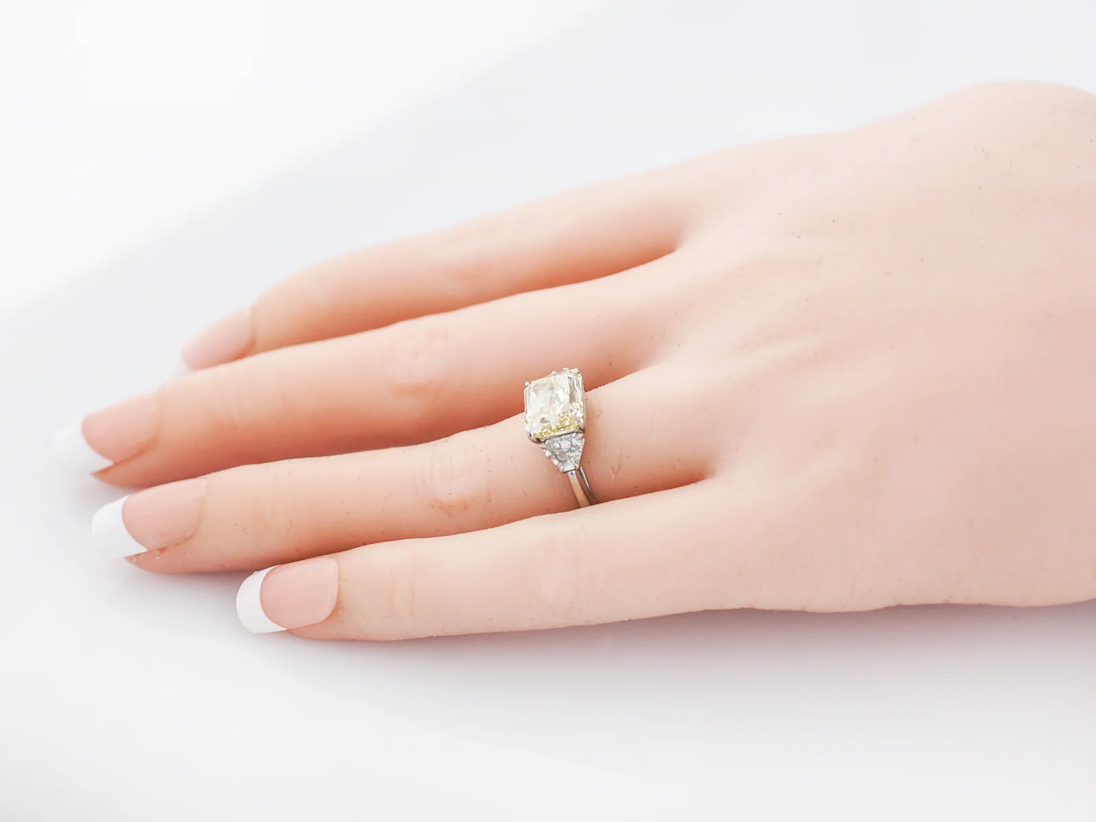 ***RTV***Engagement Ring Modern GIA 3.02 Rectangular Cut Yellow Diamond in Platinum - Image 7