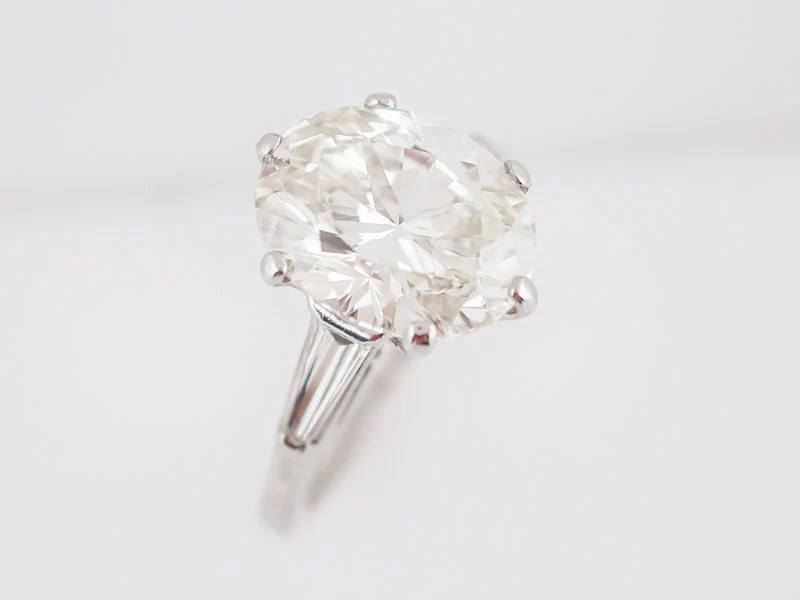 Engagement Ring Modern GIA 5.08 Oval Cut Diamond in Platinum - Image 5