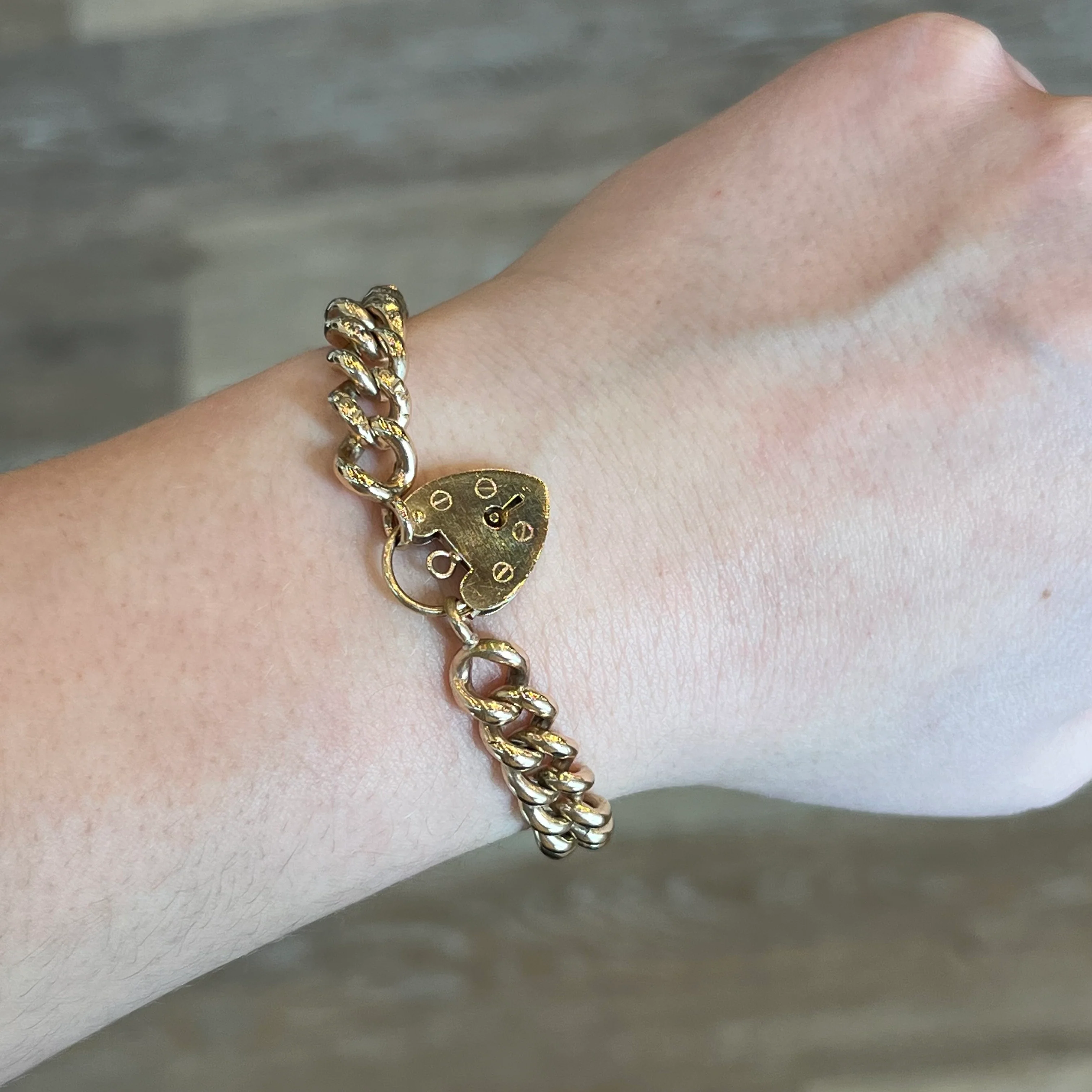 English Victorian Heart Lock Bracelet in 9k Yellow Gold - Image 4